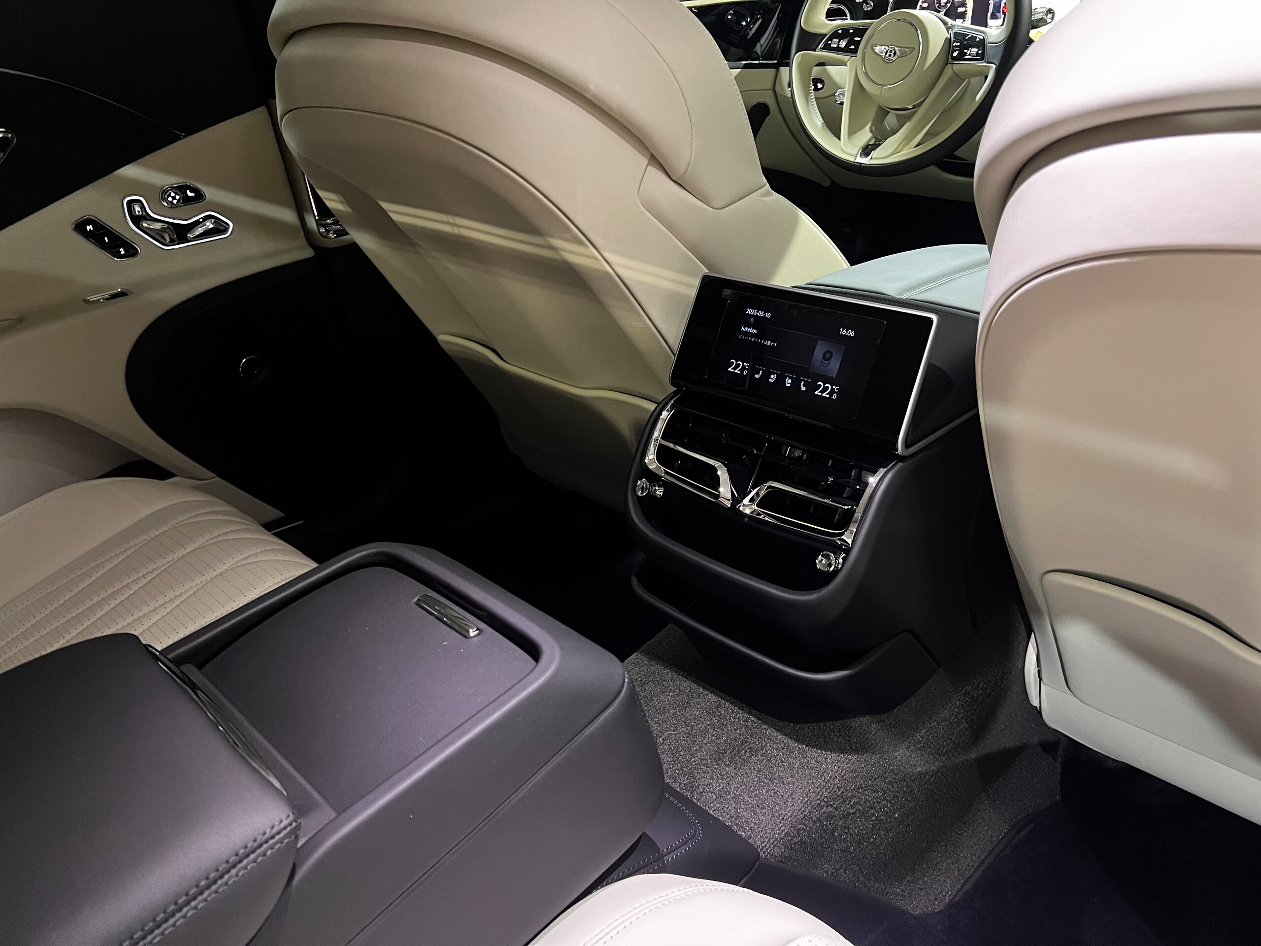 Bentley Flying Spur (photo: 17)