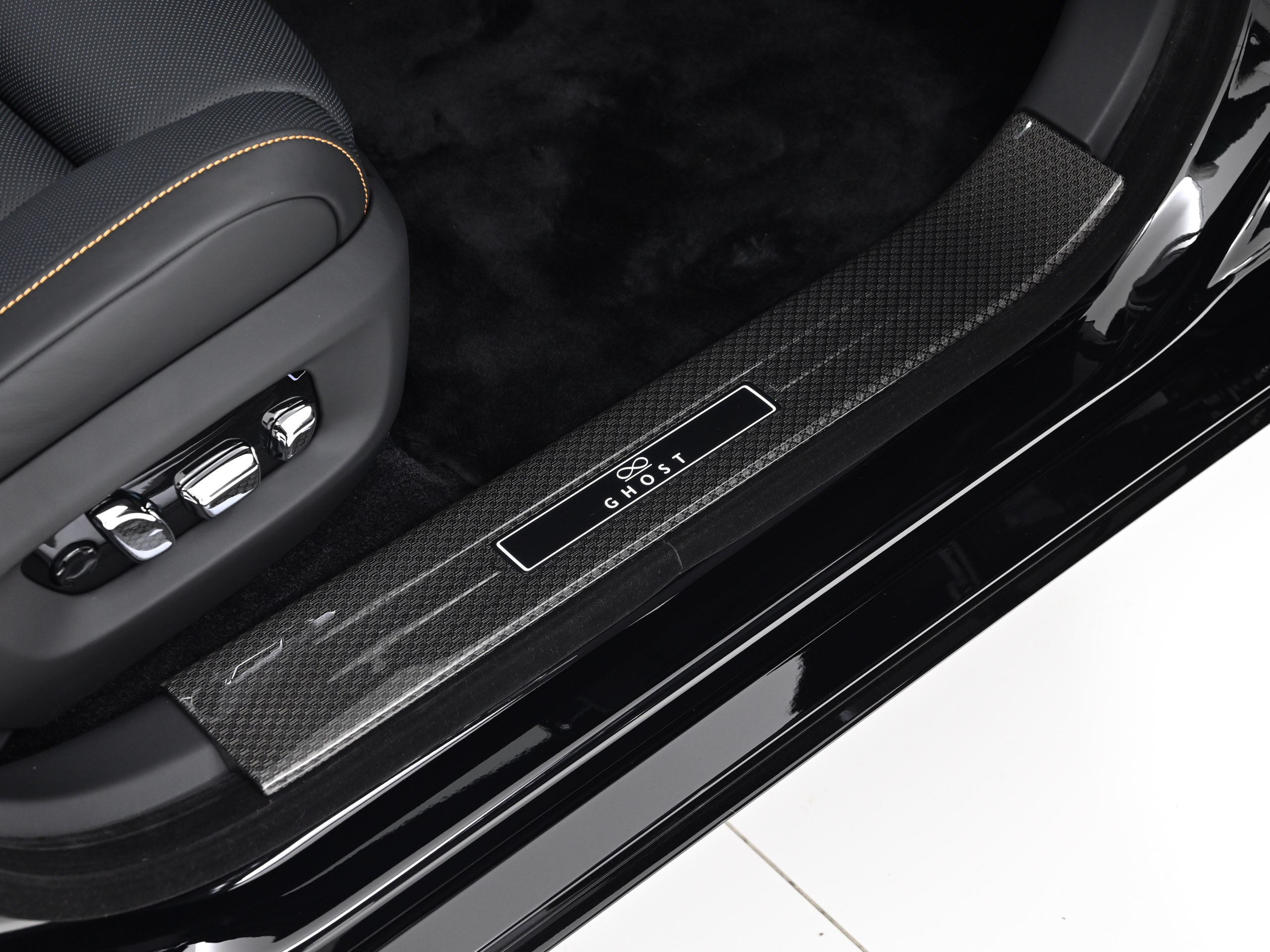 Rolls-Royce Black Badge Ghost Series II (photo: 19)