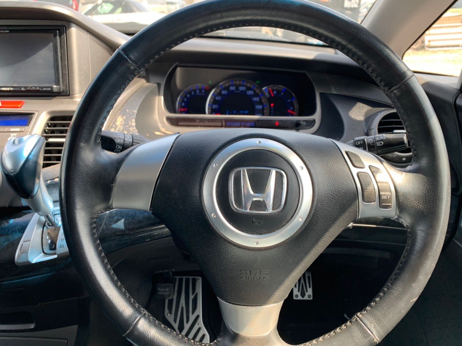 Honda Odyssey Absolute (photo: 15)