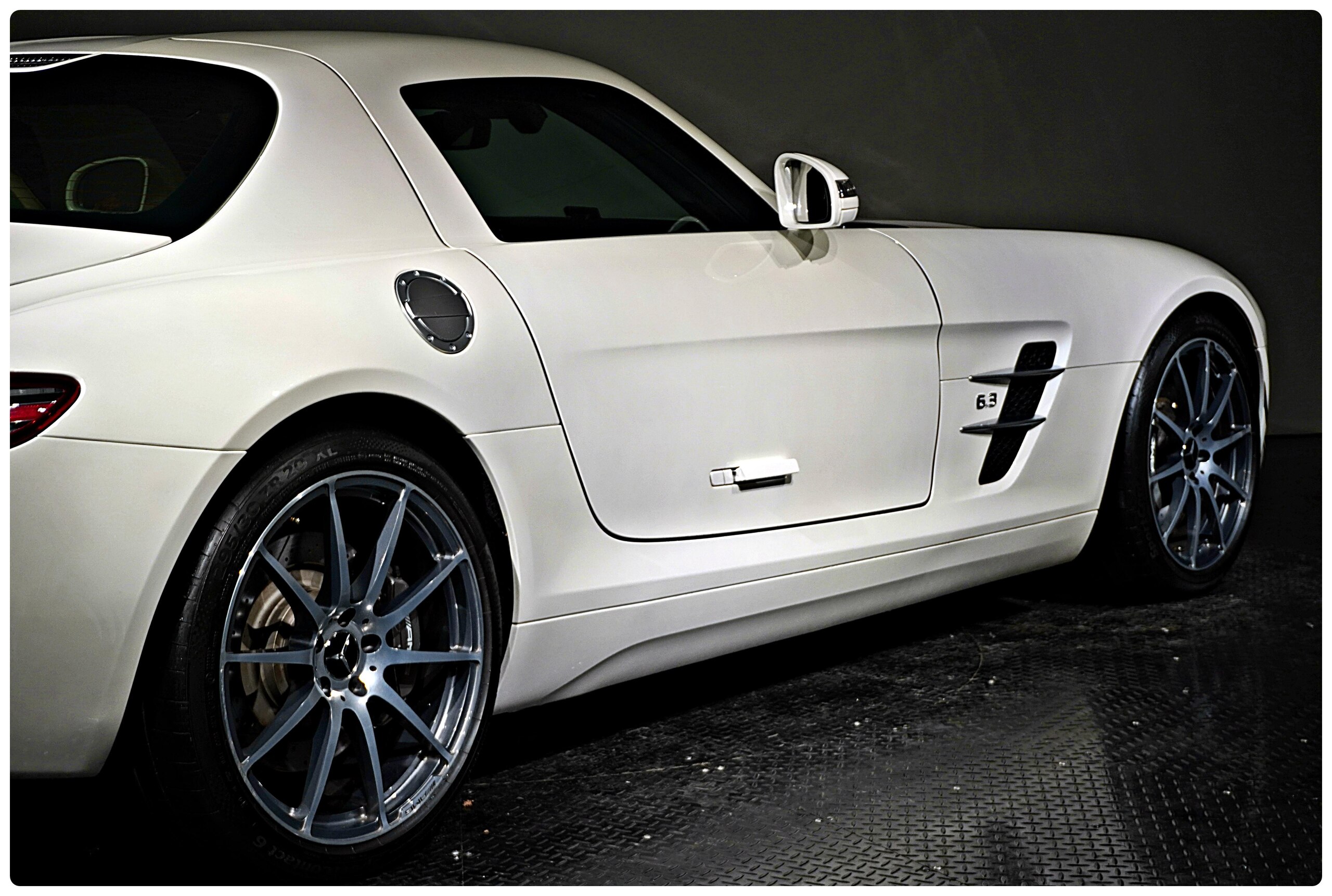 Mercedes Benz SLS AMG (photo: 11)