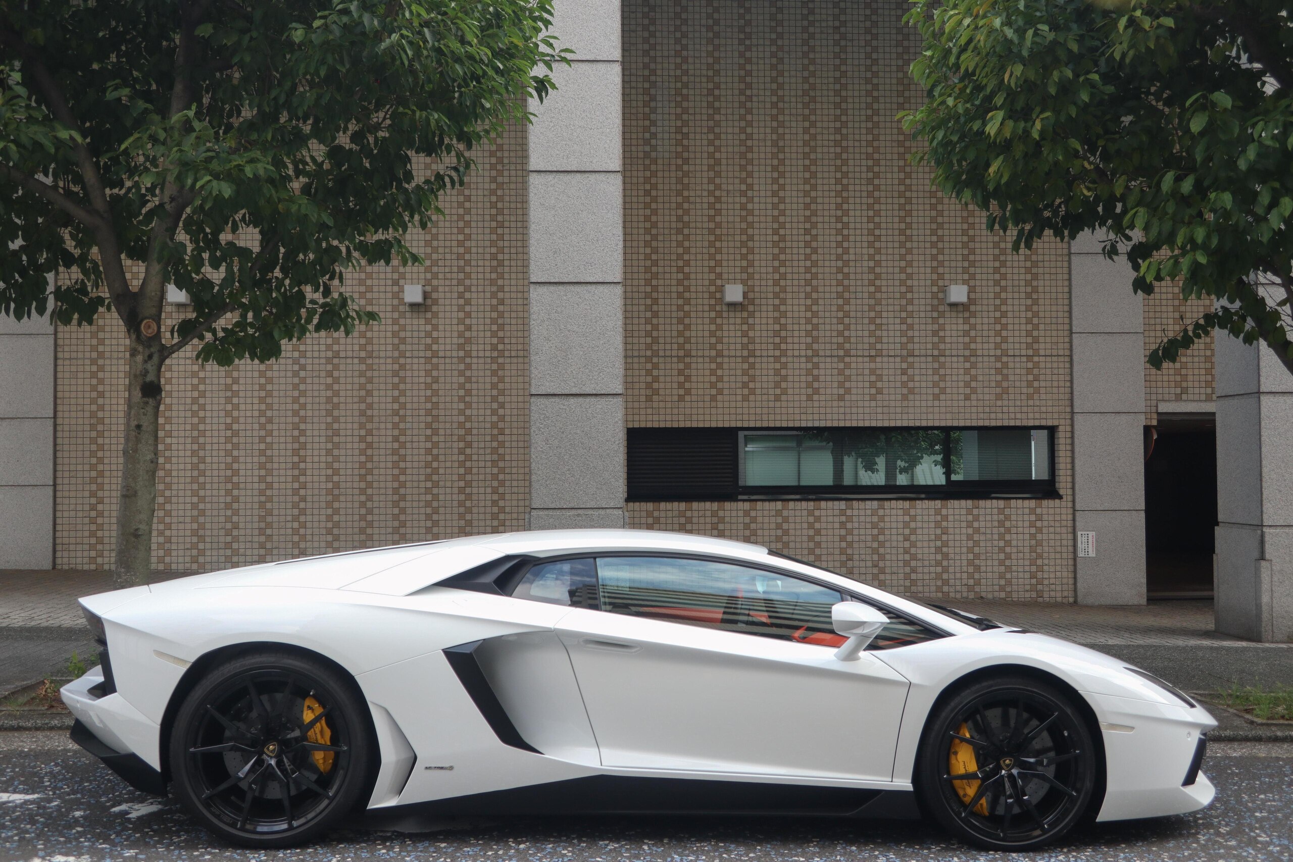 Lamborghini Aventador LP700-4 (photo: 4)