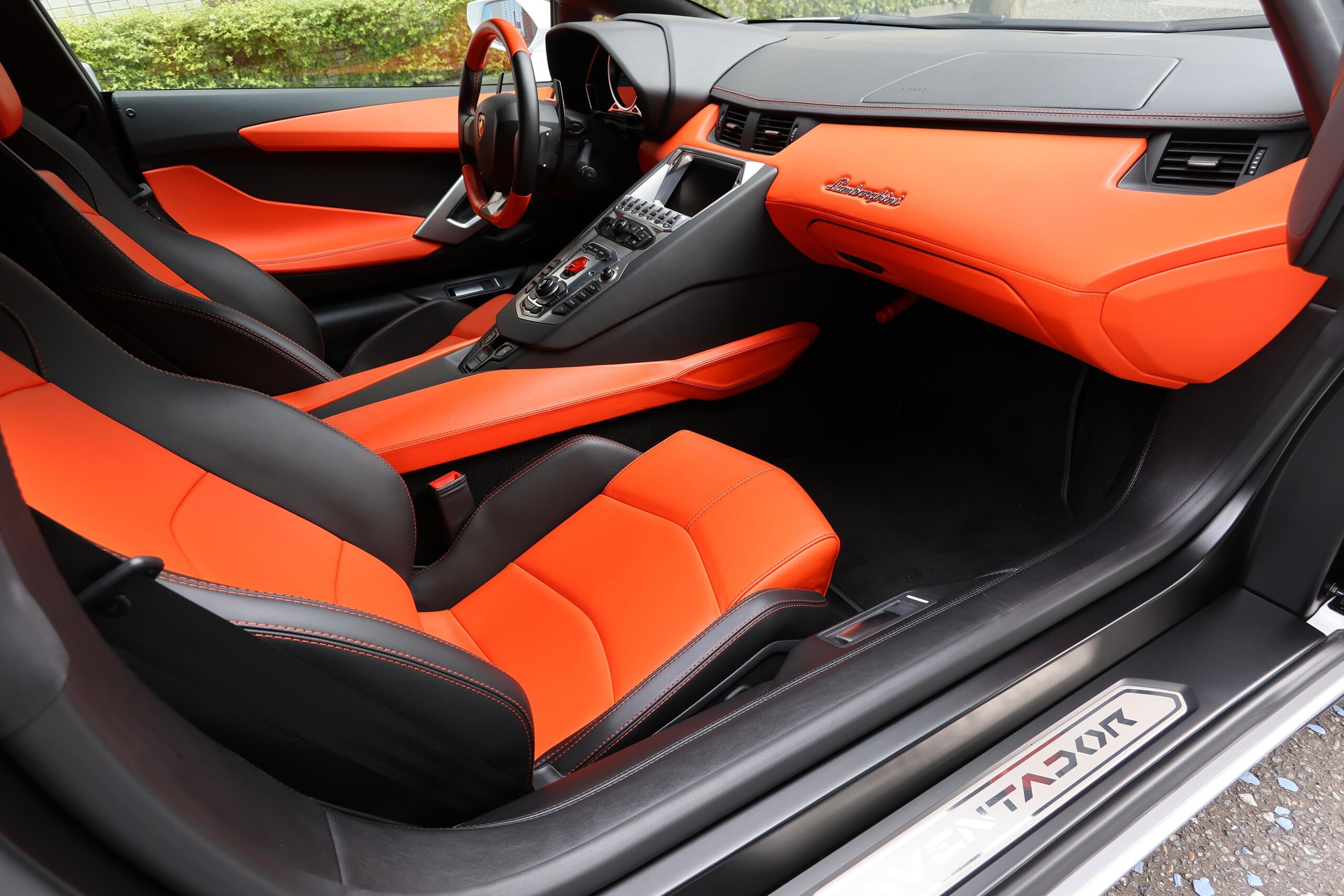 Lamborghini Aventador LP700-4 (photo: 10)