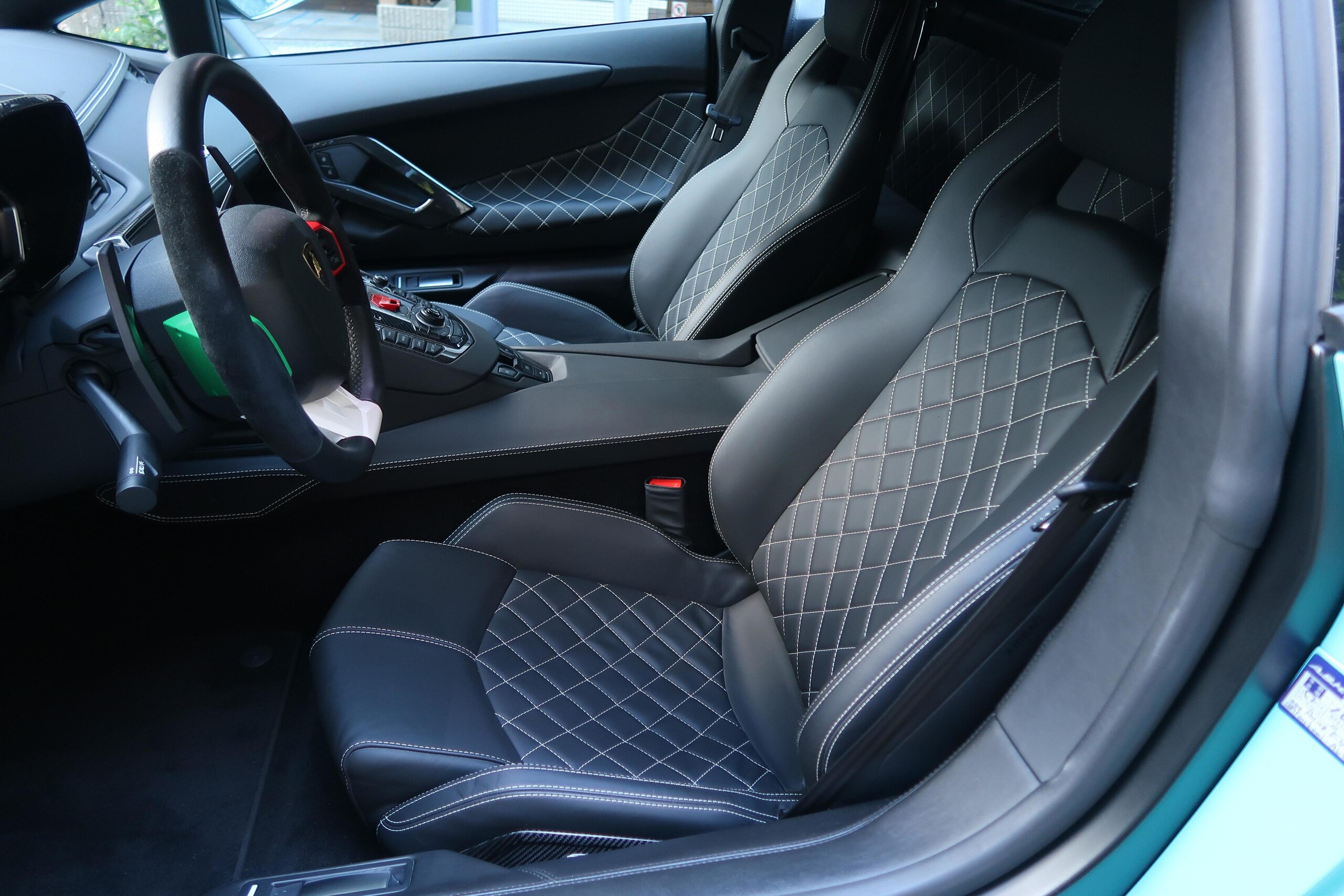 Lamborghini Aventador LP700-4 (photo: 6)
