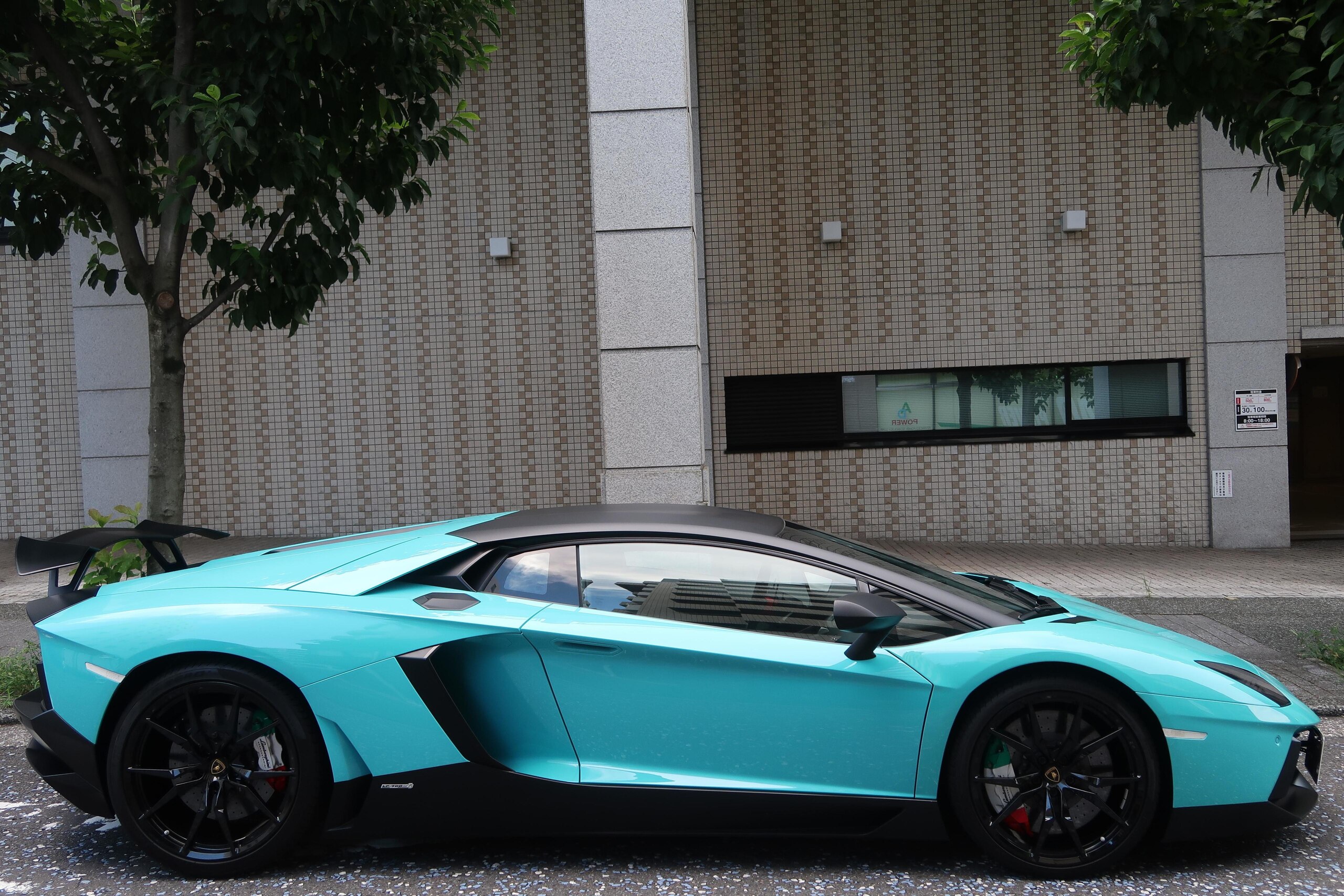 Lamborghini Aventador LP700-4 (photo: 4)