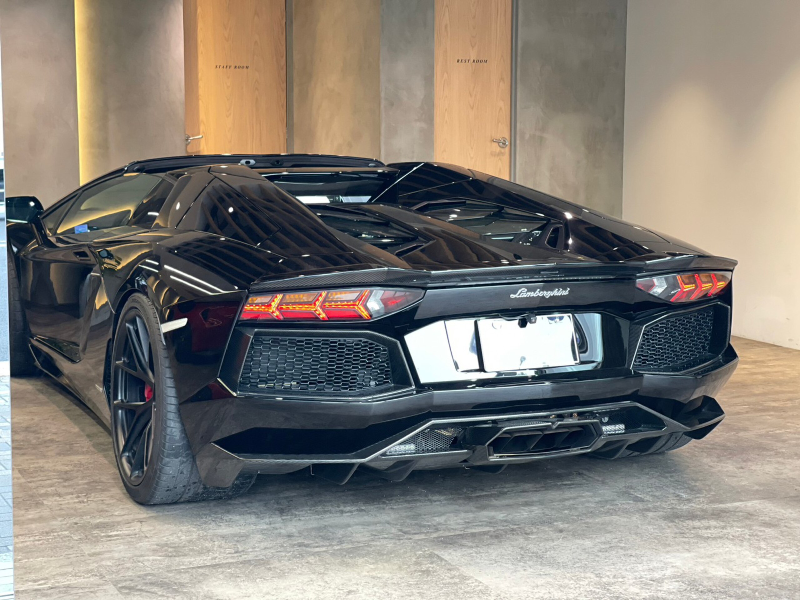 Lamborghini Aventador Roadster (photo: 4)