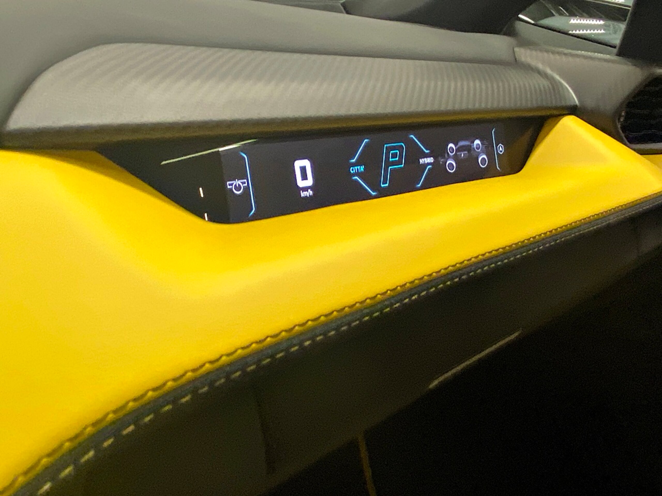 Lamborghini Revuelto (photo: 14)