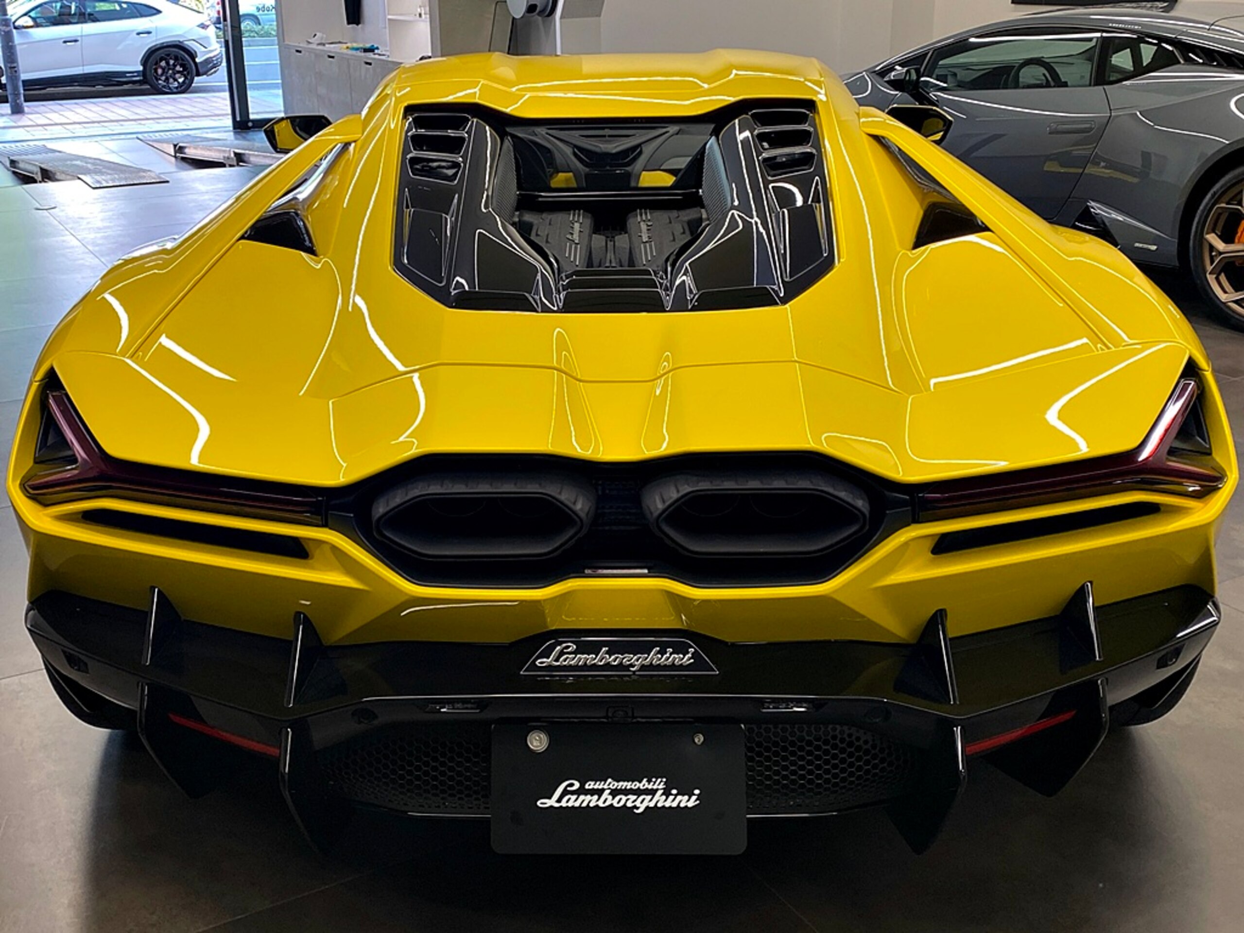 Lamborghini Revuelto (photo: 3)
