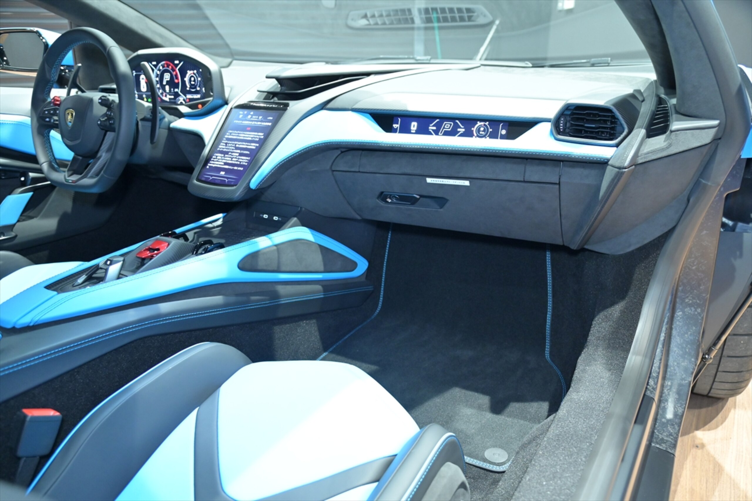 Lamborghini Revuelto (photo: 12)