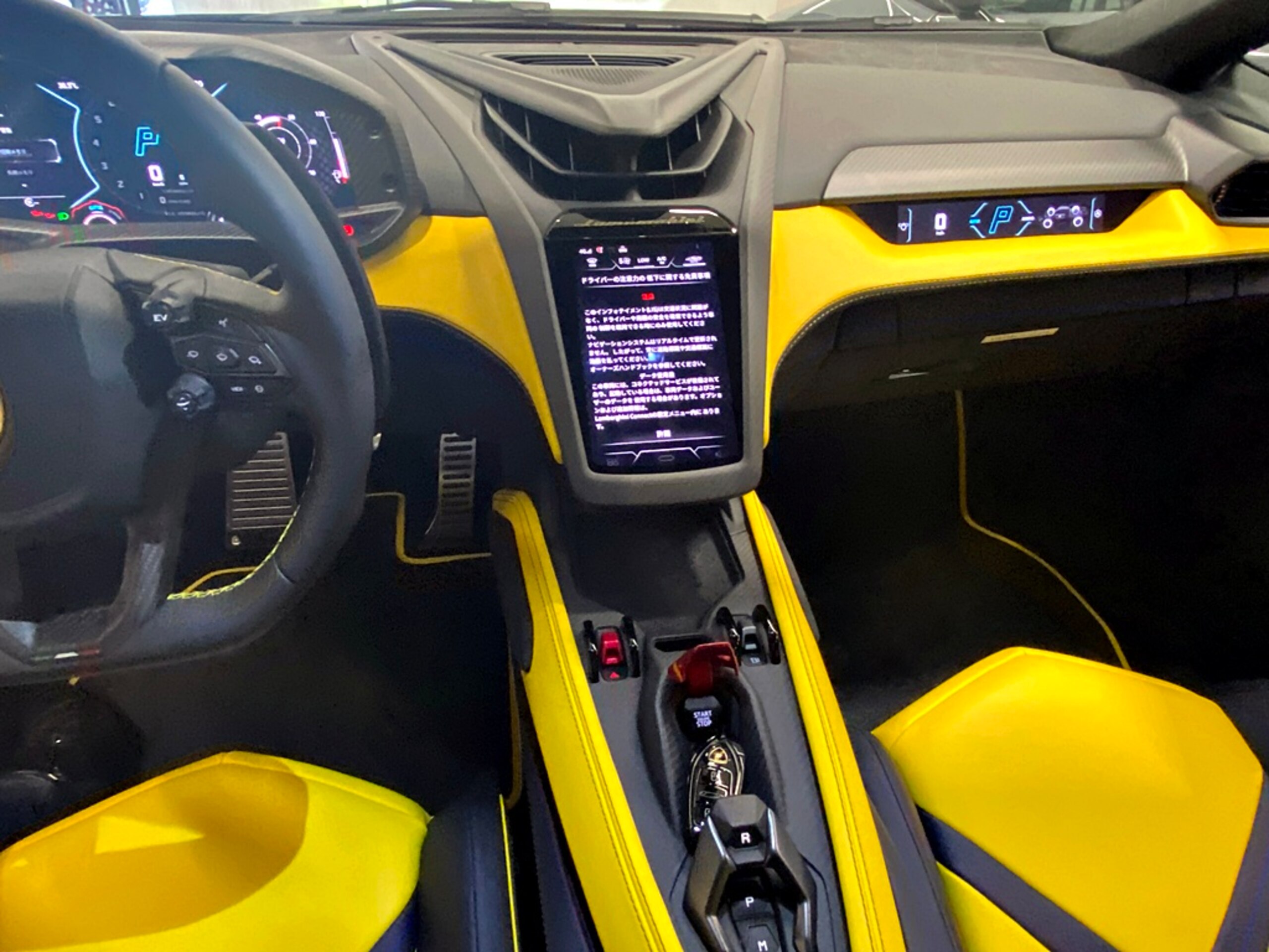Lamborghini Revuelto (photo: 10)