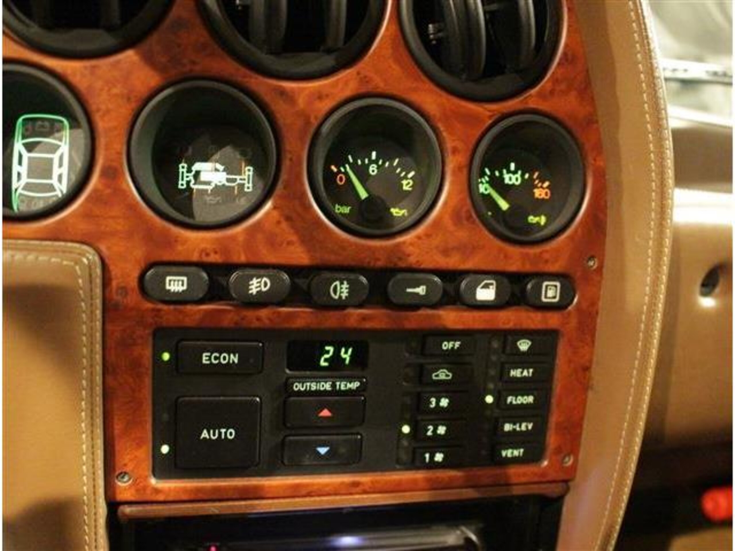 Lancia Thema 8.32 (photo: 9)