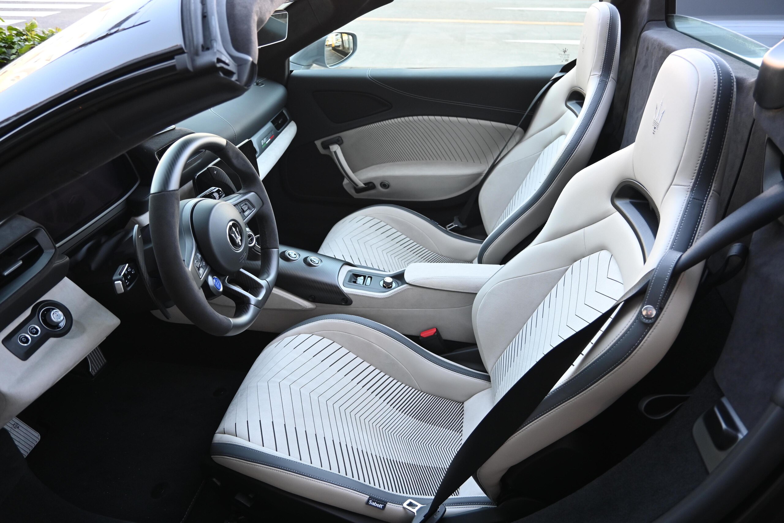 Maserati MC20 Cielo 2023 for sale from Japan - image 38