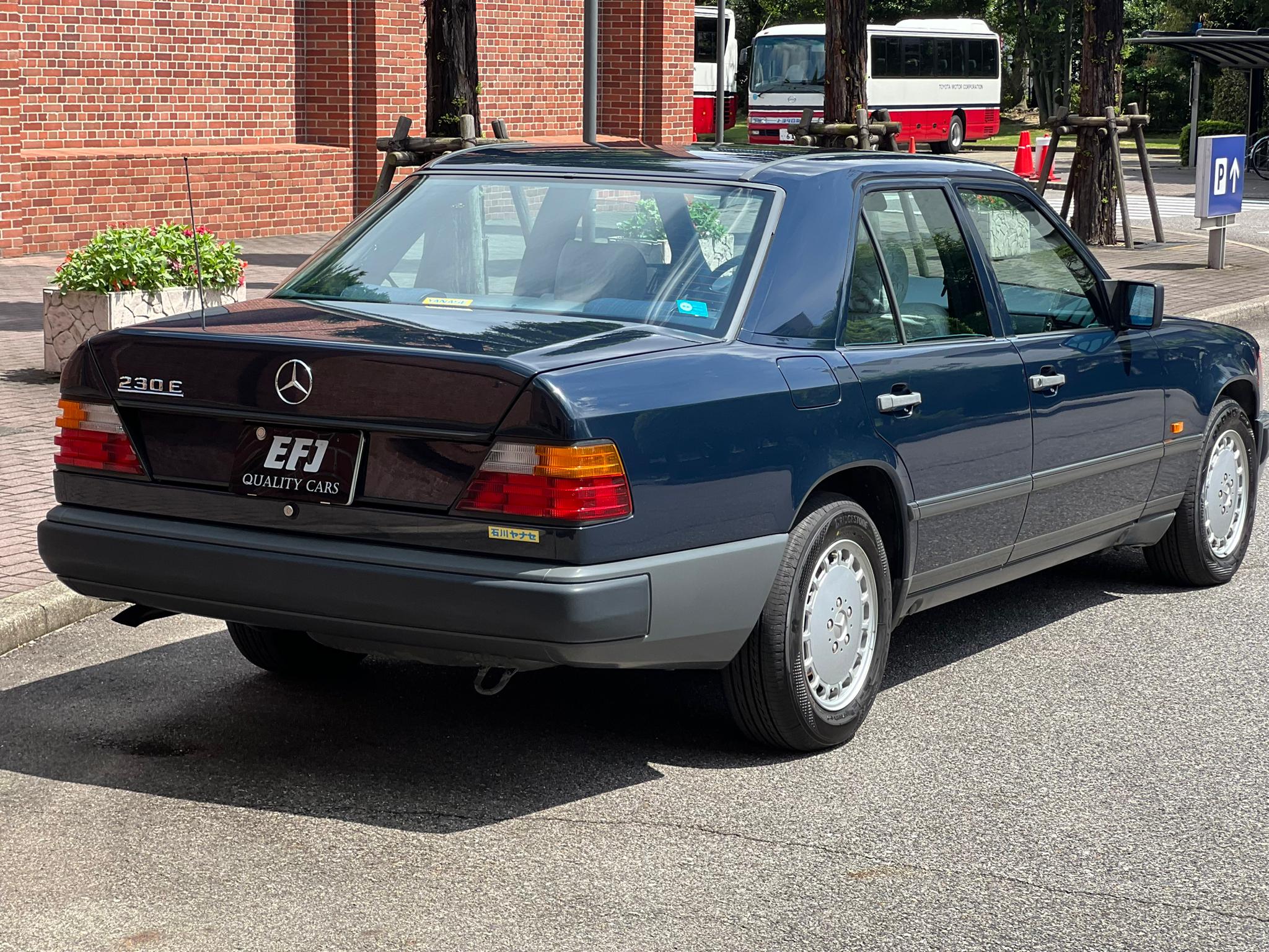 Mercedes Benz 230E (photo: 5)