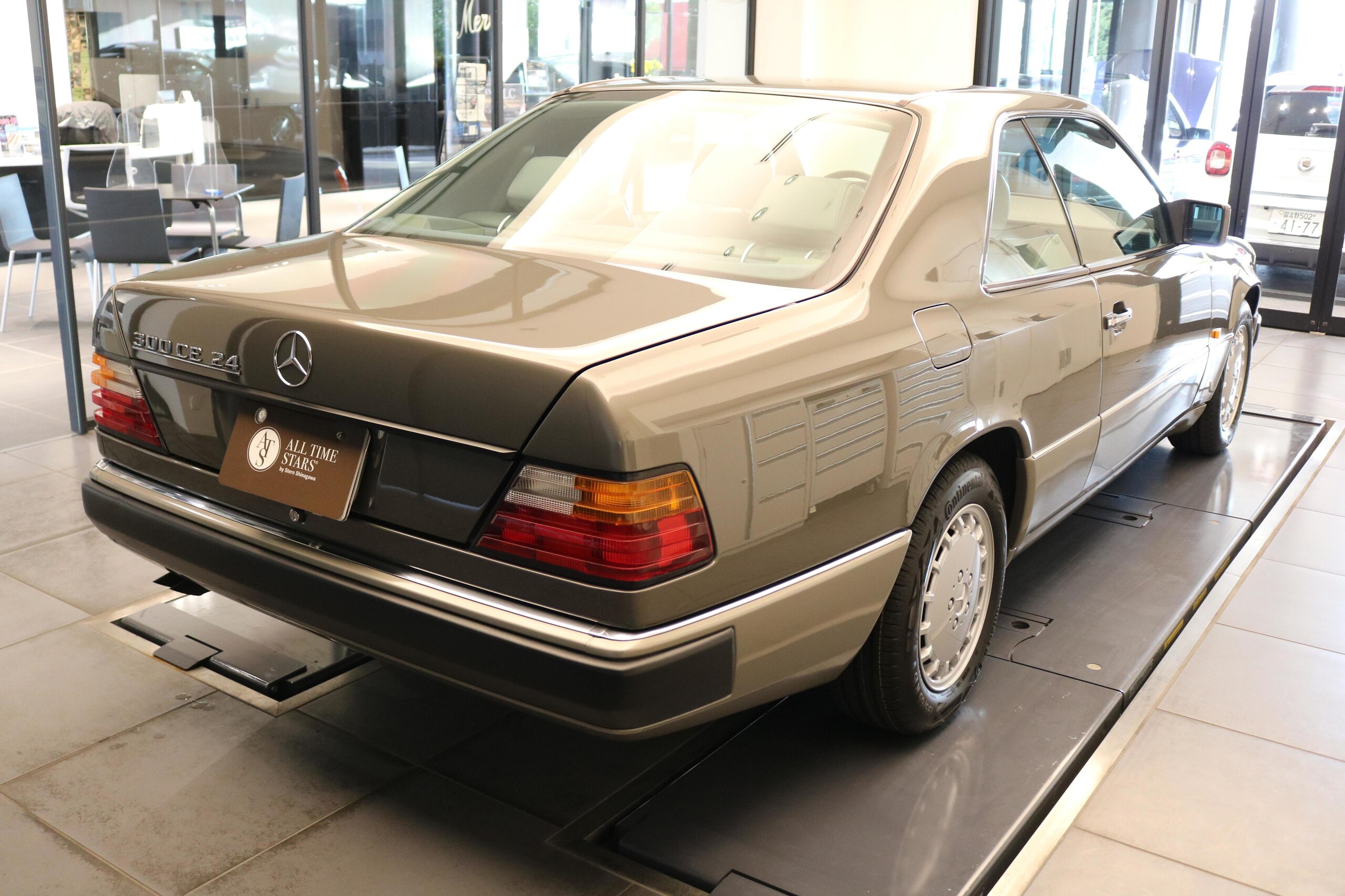 Mercedes Benz 300CE-24 (photo: 4)