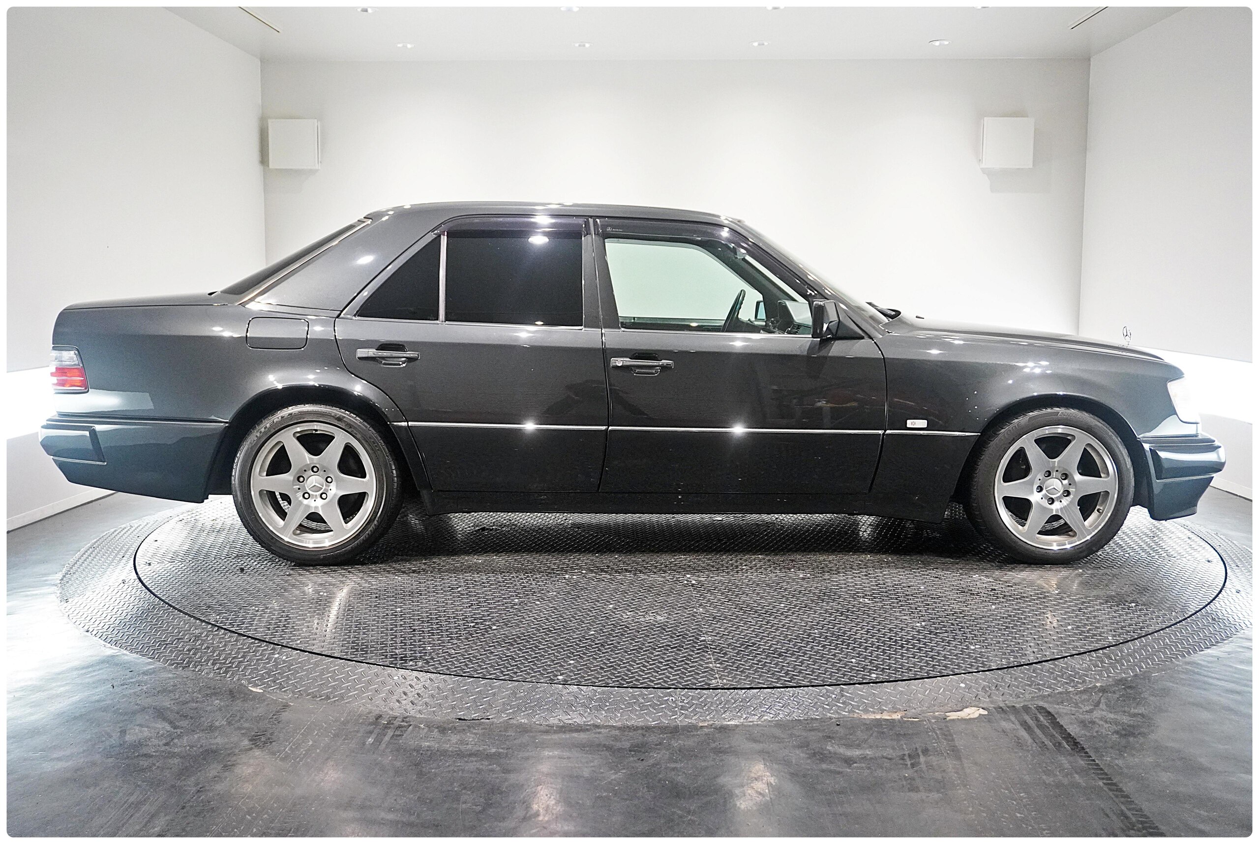 Mercedes Benz 500E (photo: 3)