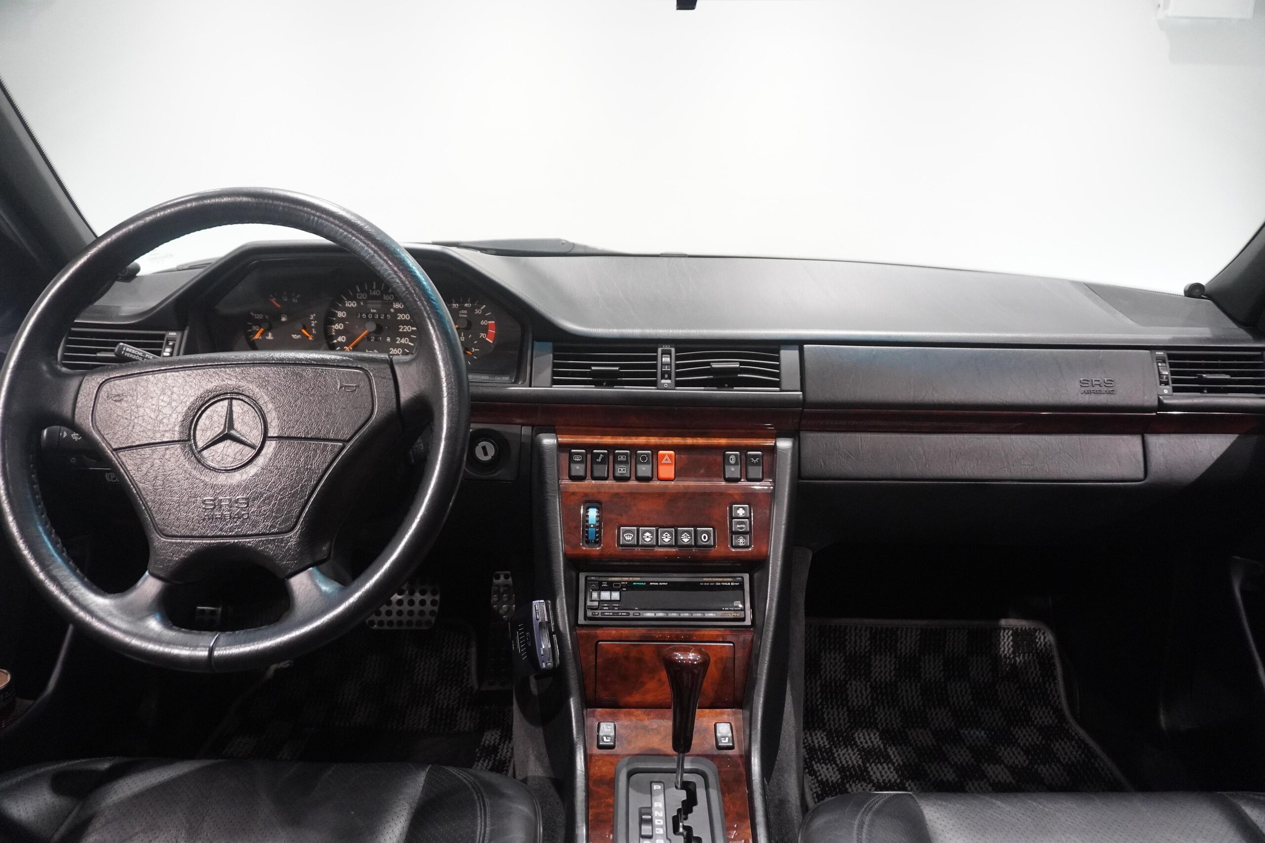 Mercedes Benz 500E (photo: 8)