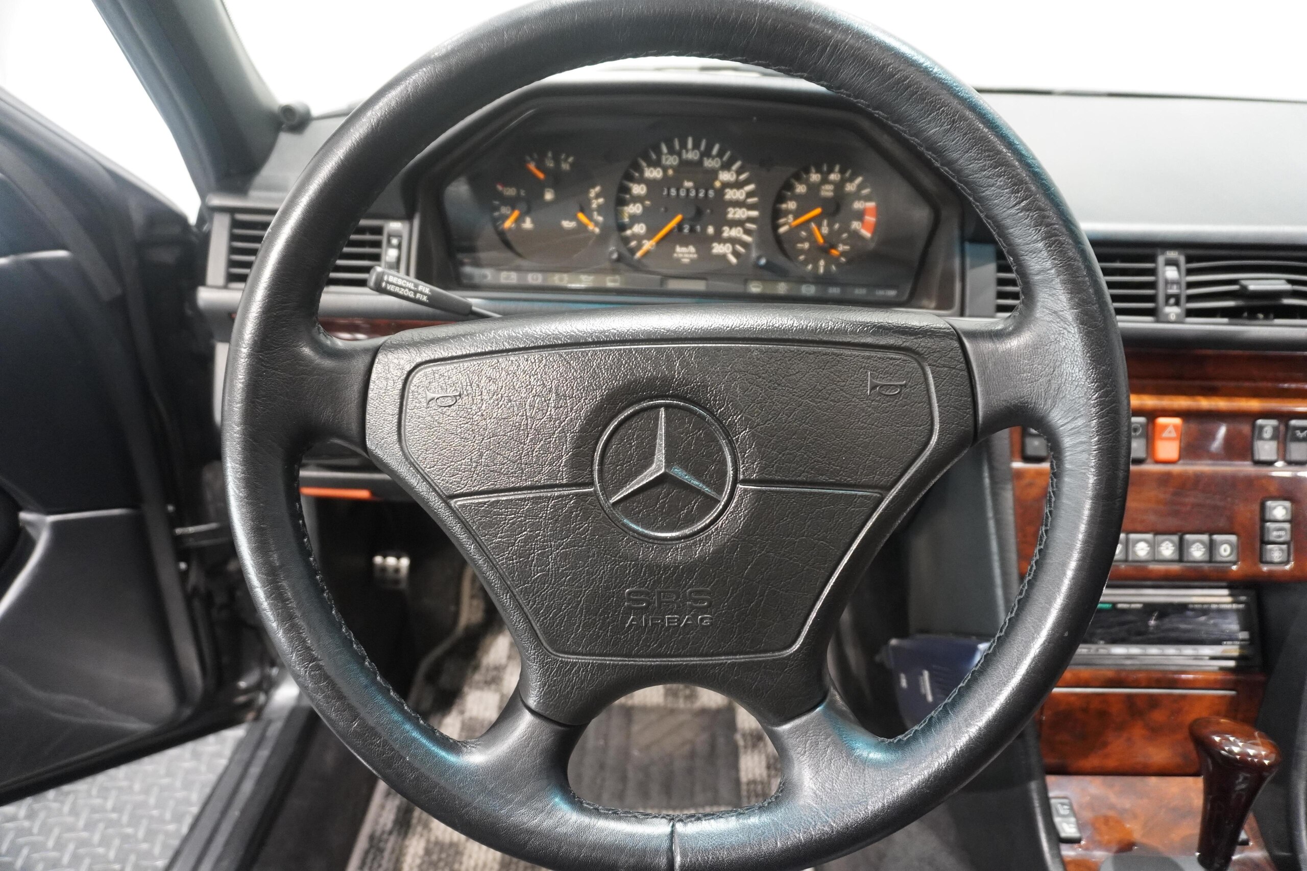 Mercedes Benz 500E (photo: 12)