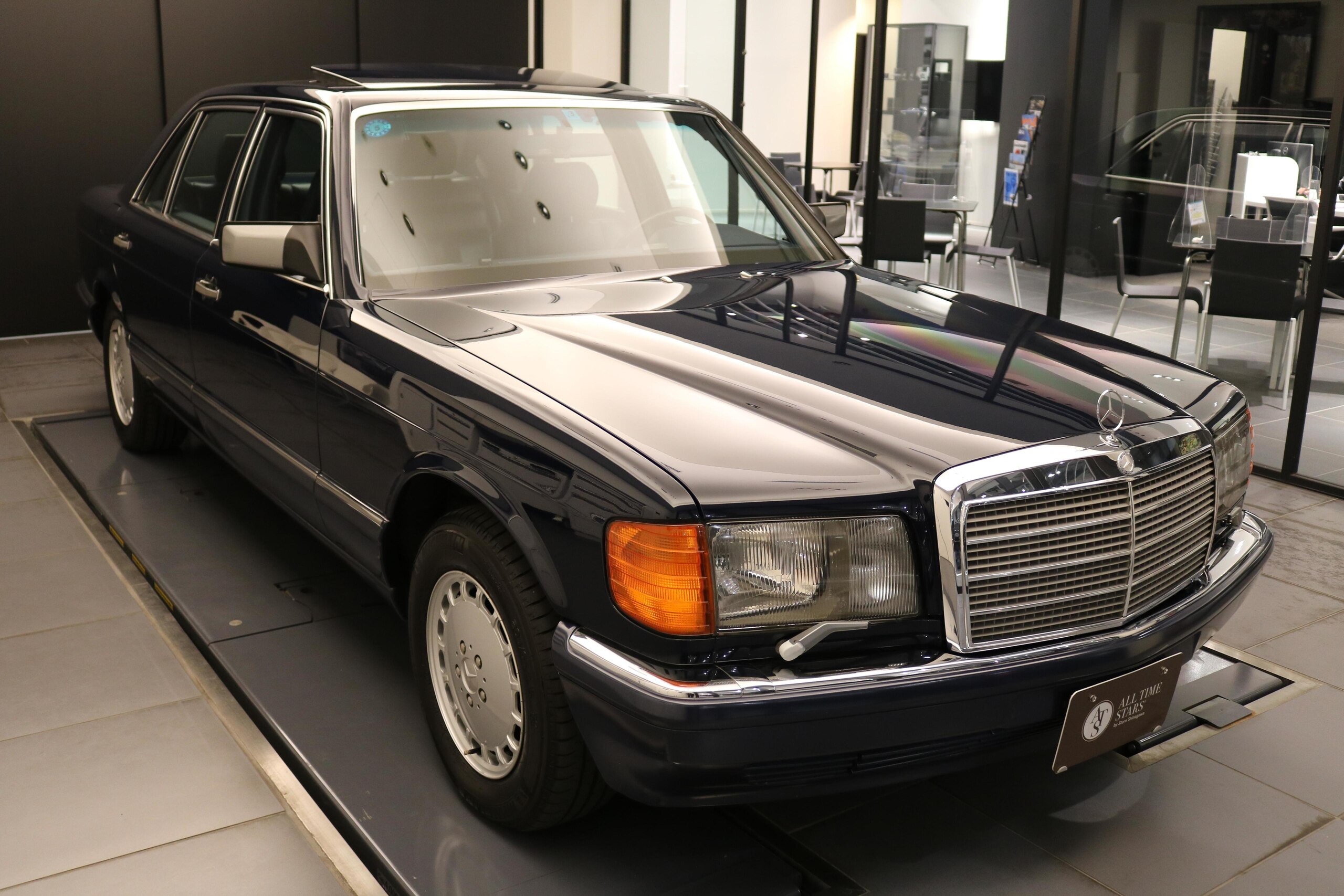 Mercedes Benz 560SEL (photo: 2)