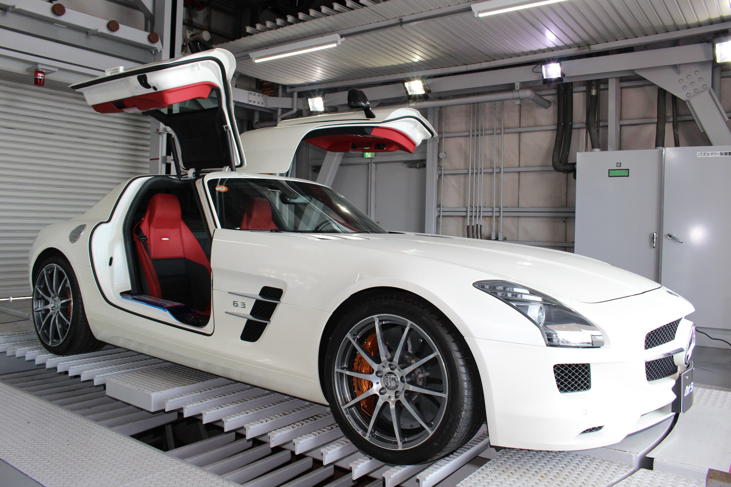 Mercedes Benz SLS AMG (photo: 6)