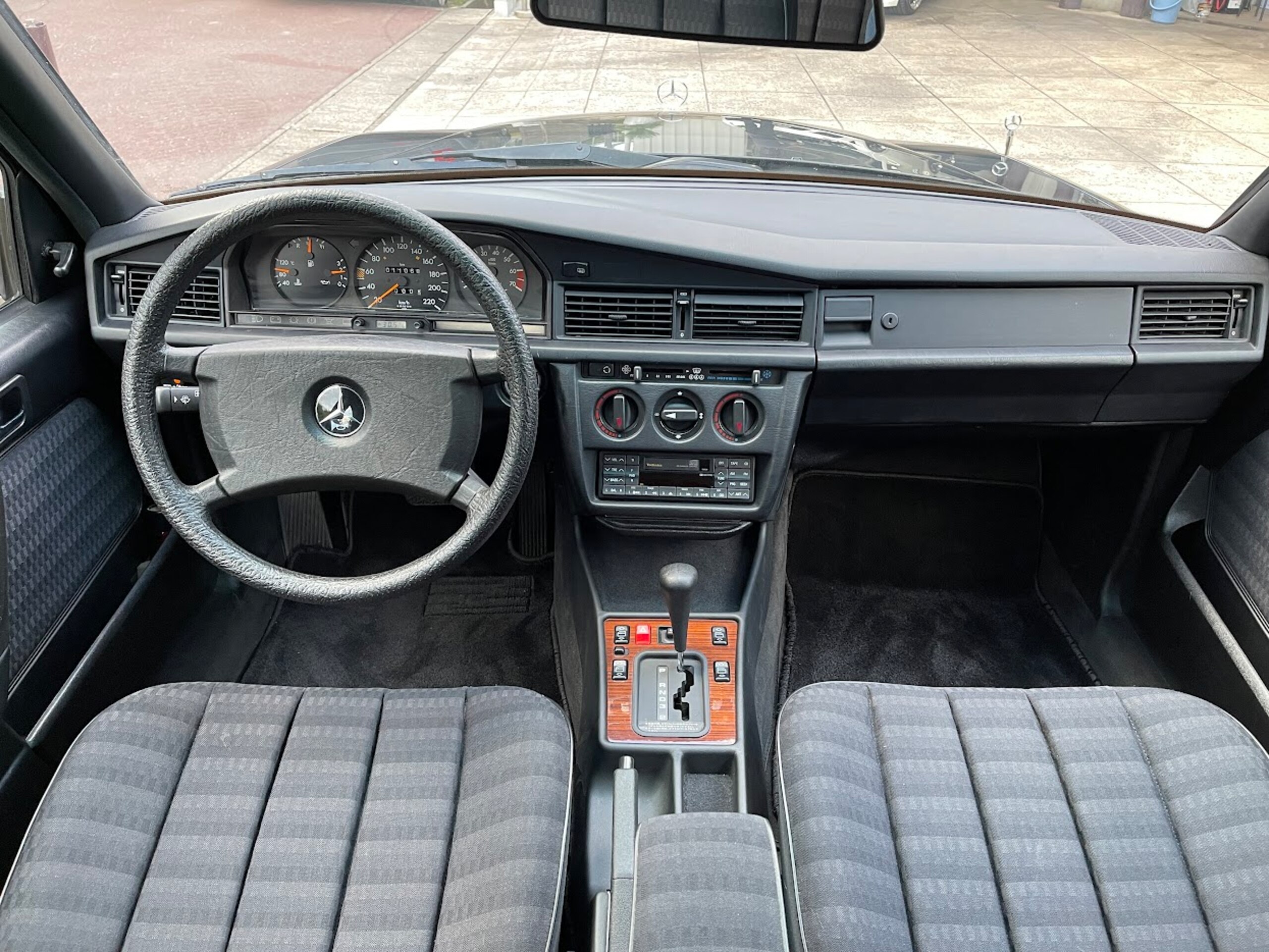 Mercedes Benz 190E (photo: 10)