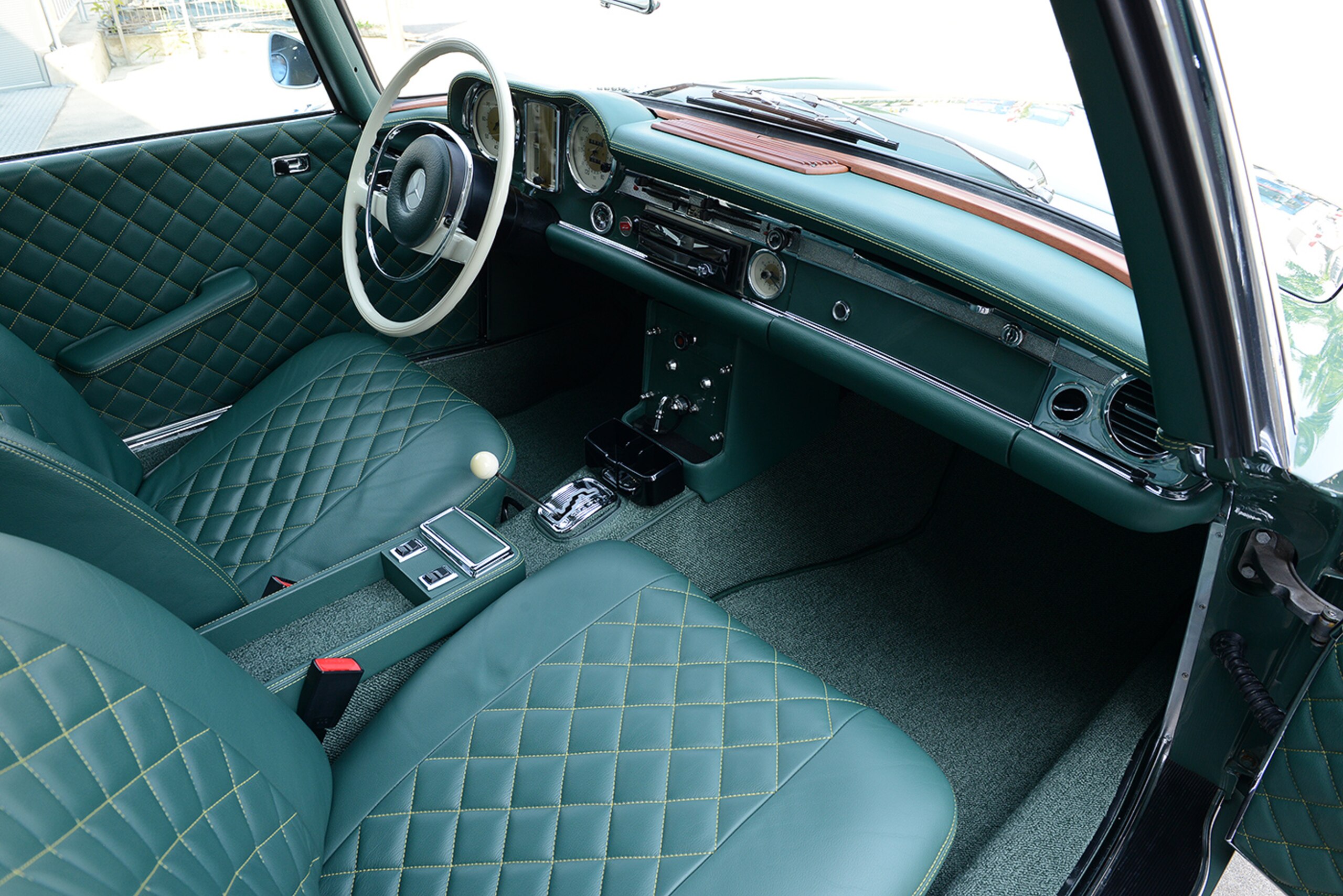 Mercedes Benz 280SL (photo: 14)