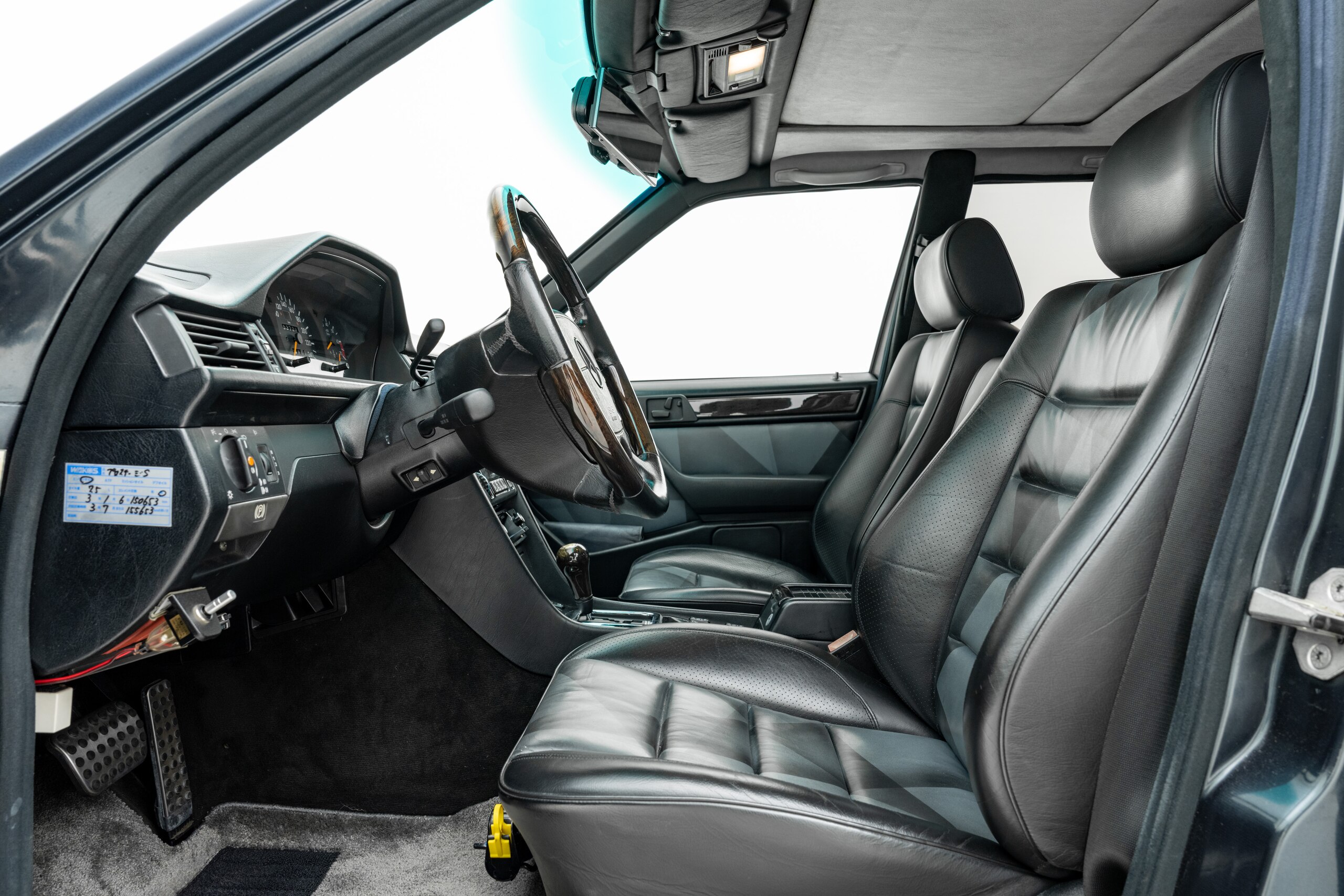 Mercedes Benz 500E (photo: 10)