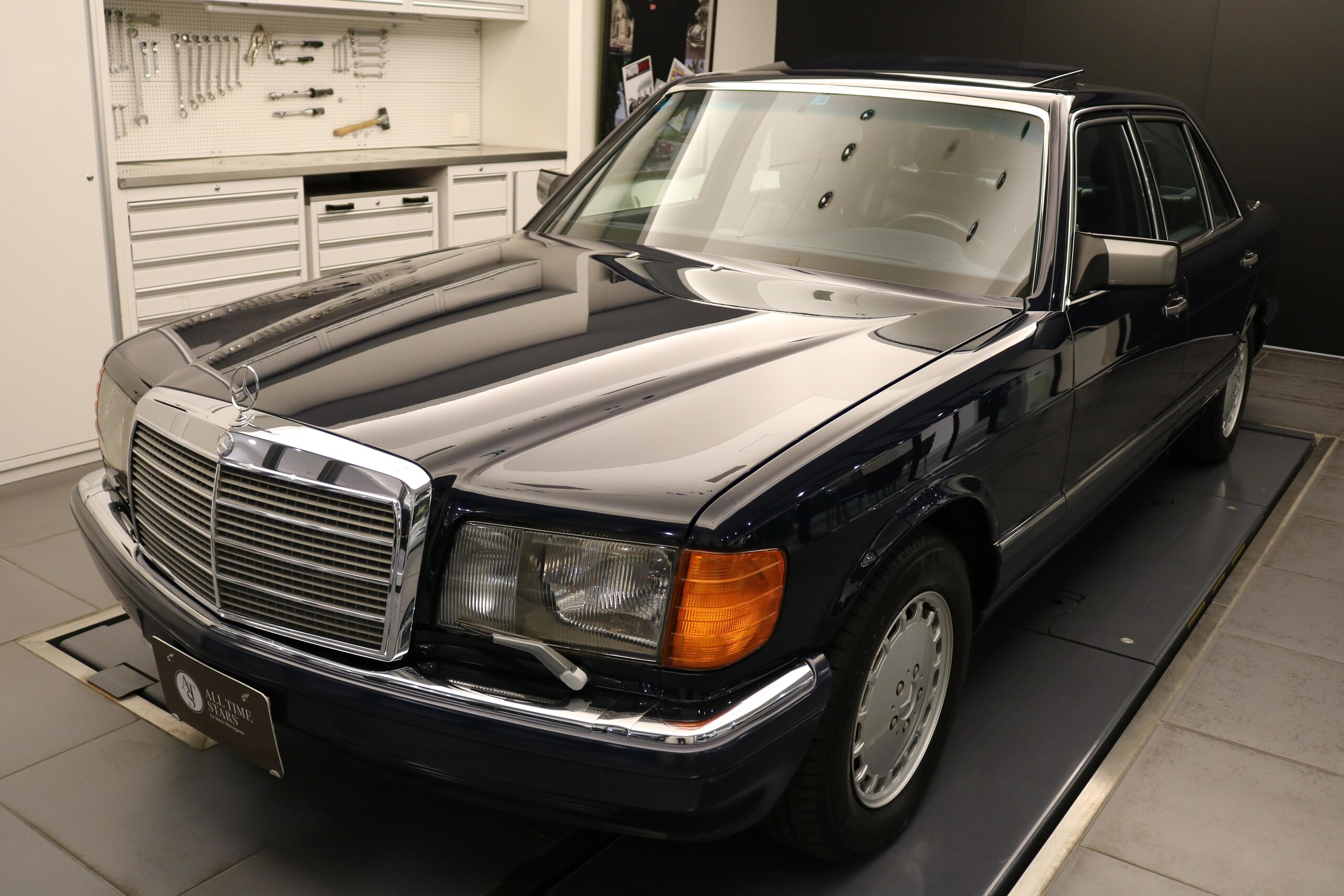 Mercedes Benz 560SEL