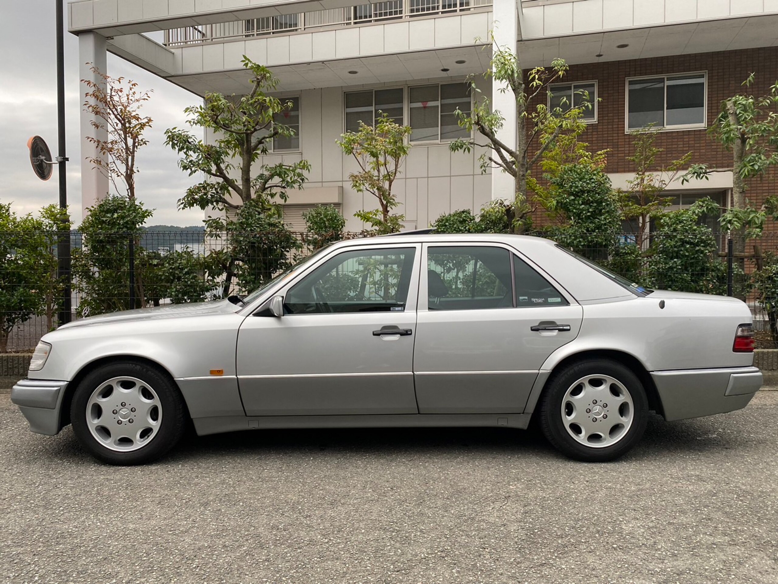 Mercedes Benz E500 (photo: 4)