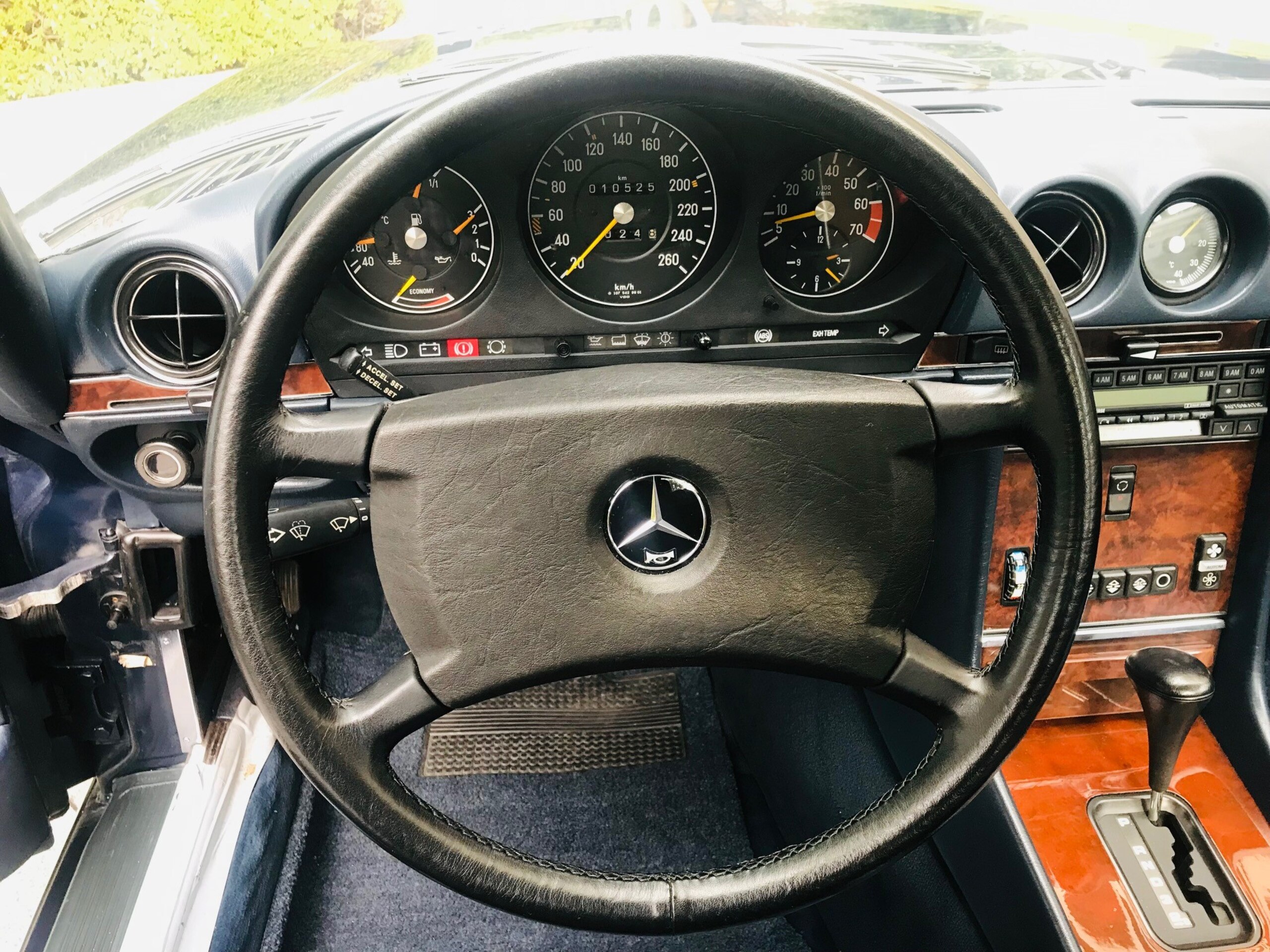 Mercedes Benz SL560 (photo: 11)