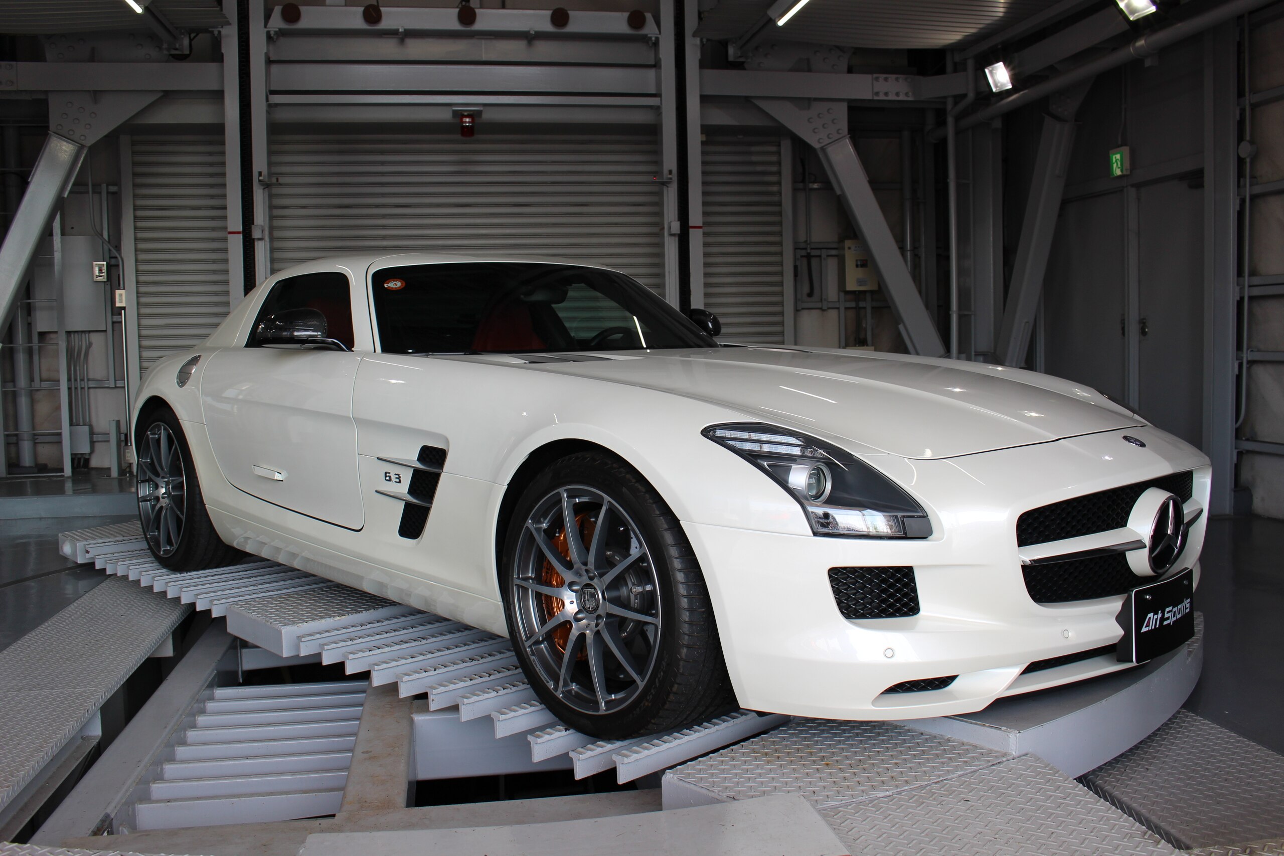 Mercedes Benz SLS AMG