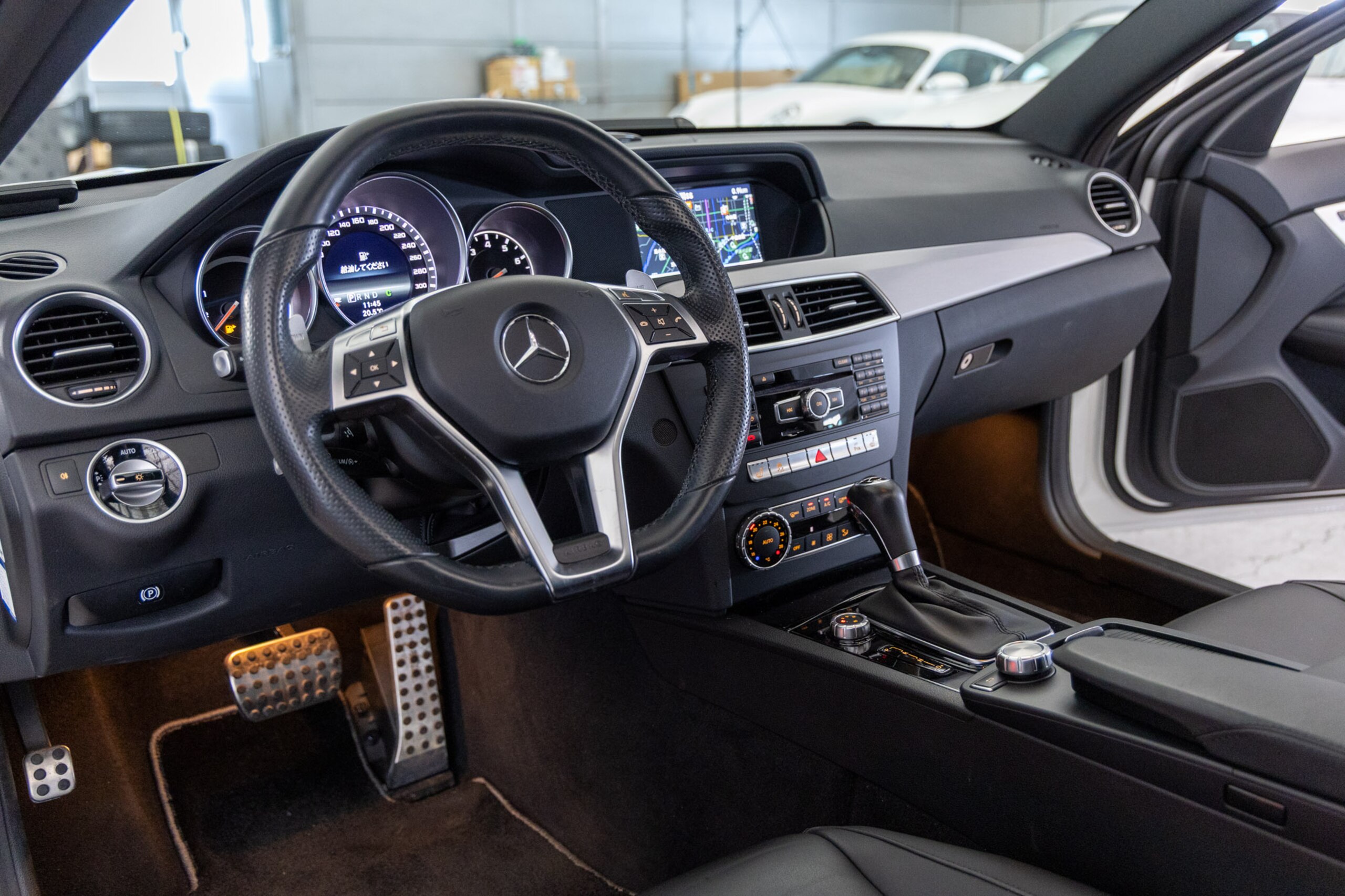 Mercedes Benz C63 AMG Coupe (photo: 9)