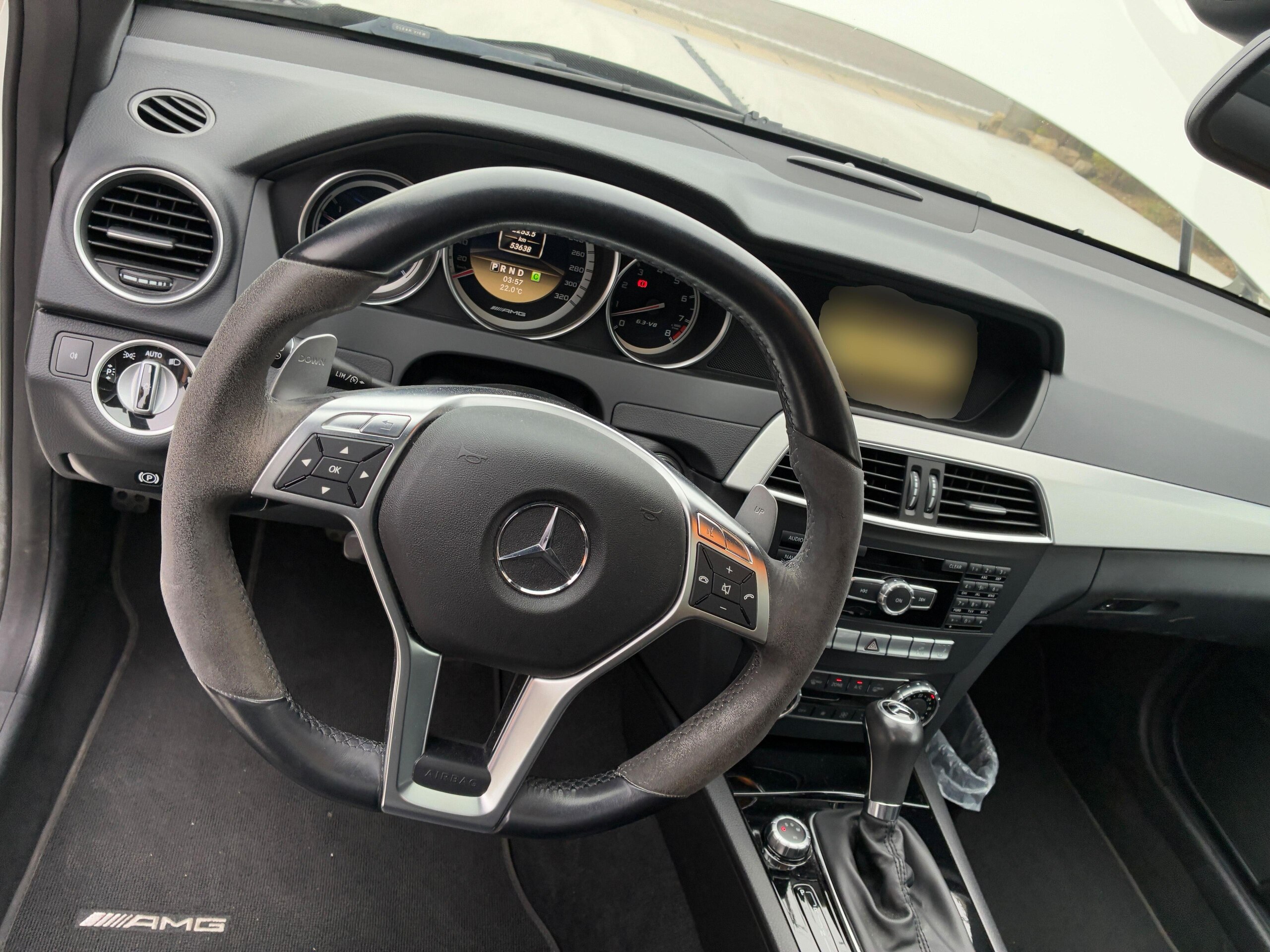 Mercedes Benz C63 AMG (photo: 4)