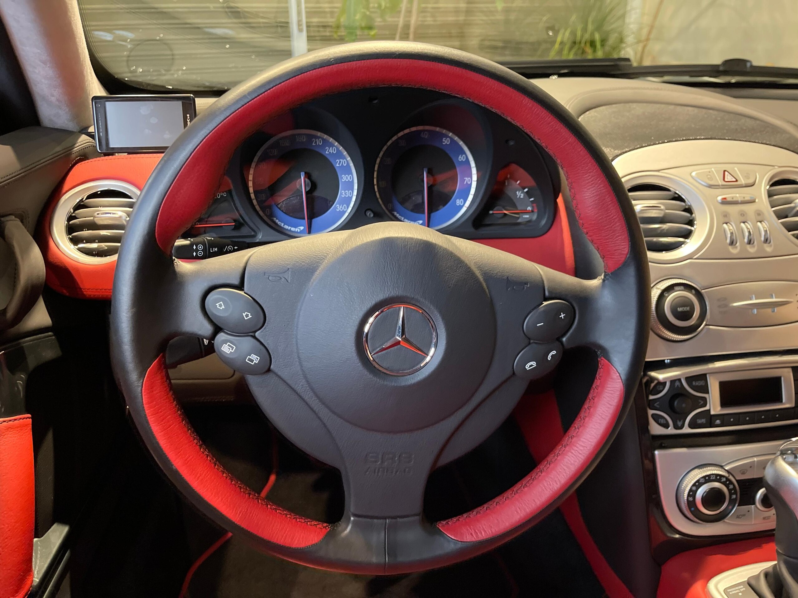 Mercedes Benz SLR McLaren (photo: 8)