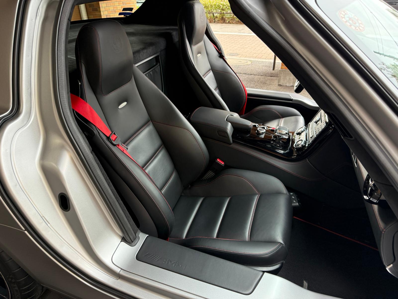 Mercedes Benz SLS AMG GT (photo: 12)