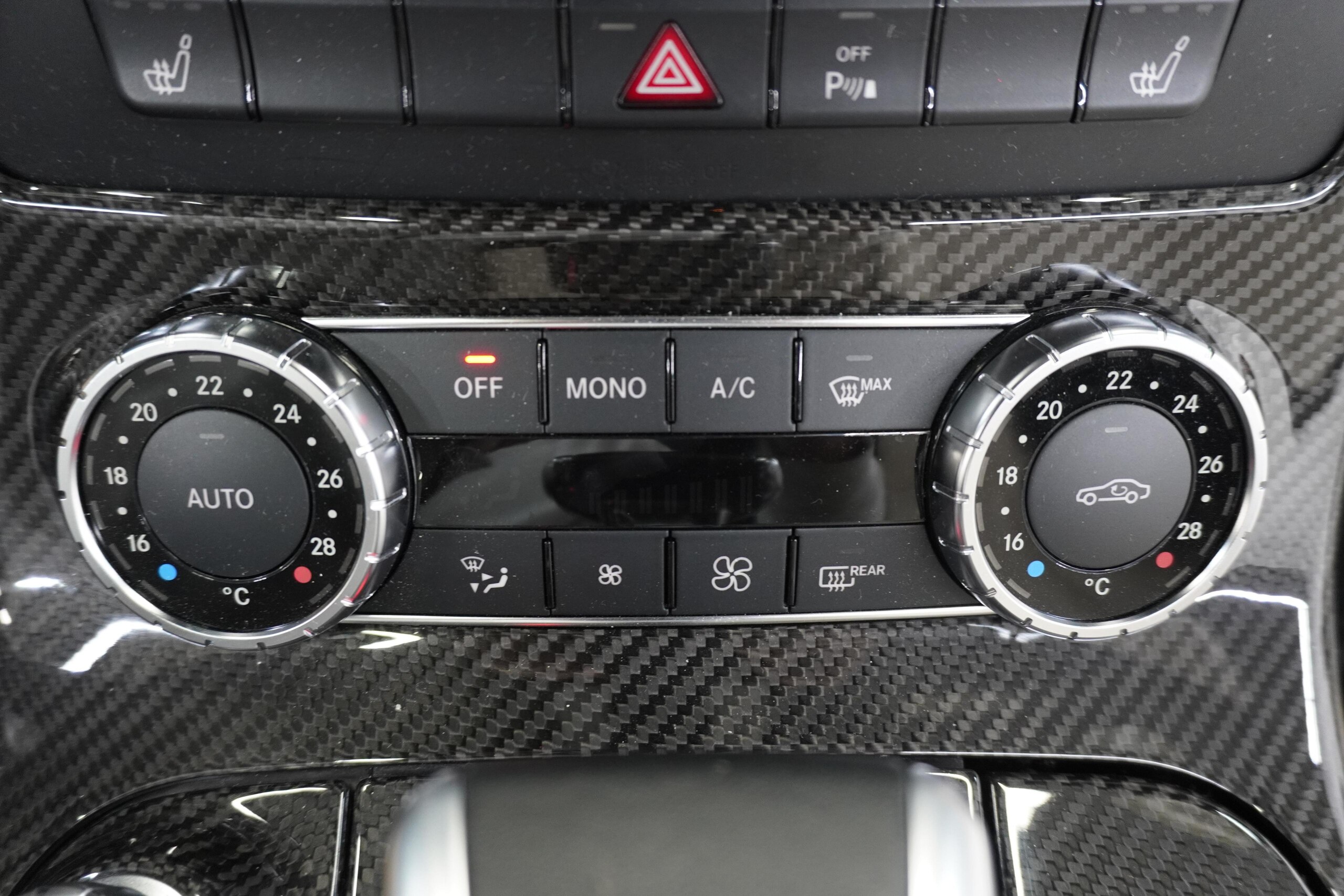 Mercedes Benz SLS AMG (photo: 13)