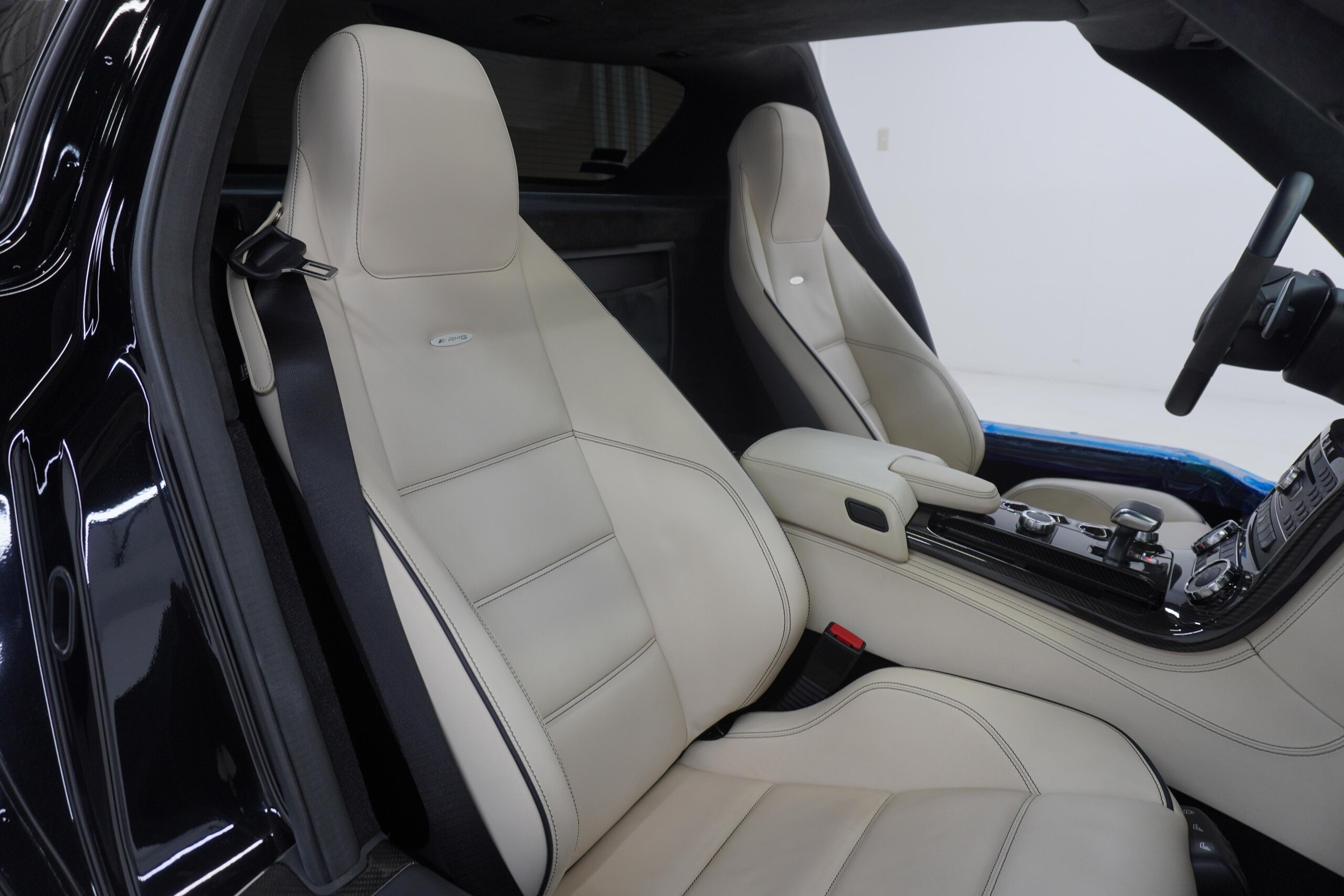 Mercedes Benz SLS AMG (photo: 16)