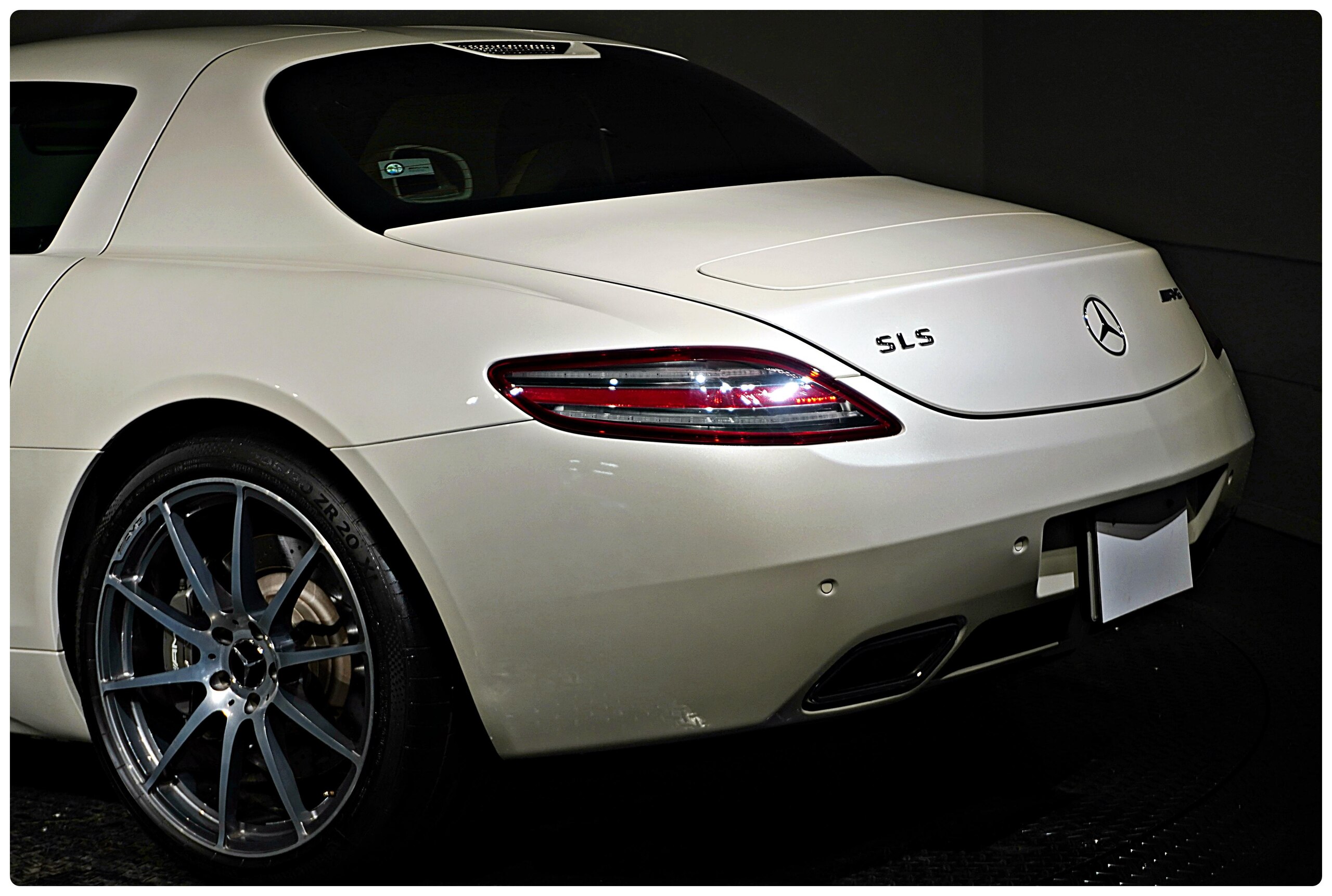 Mercedes Benz SLS AMG (photo: 10)