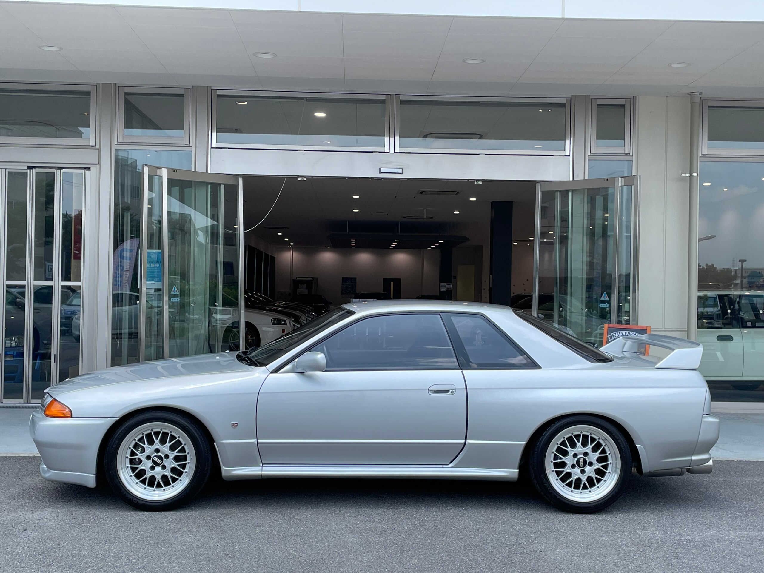 Nissan Skyline GT-R (photo: 4)