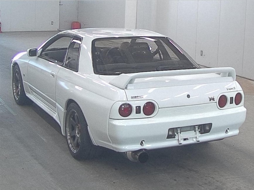 Nissan Skyline GT-R V Spec (photo: 2)