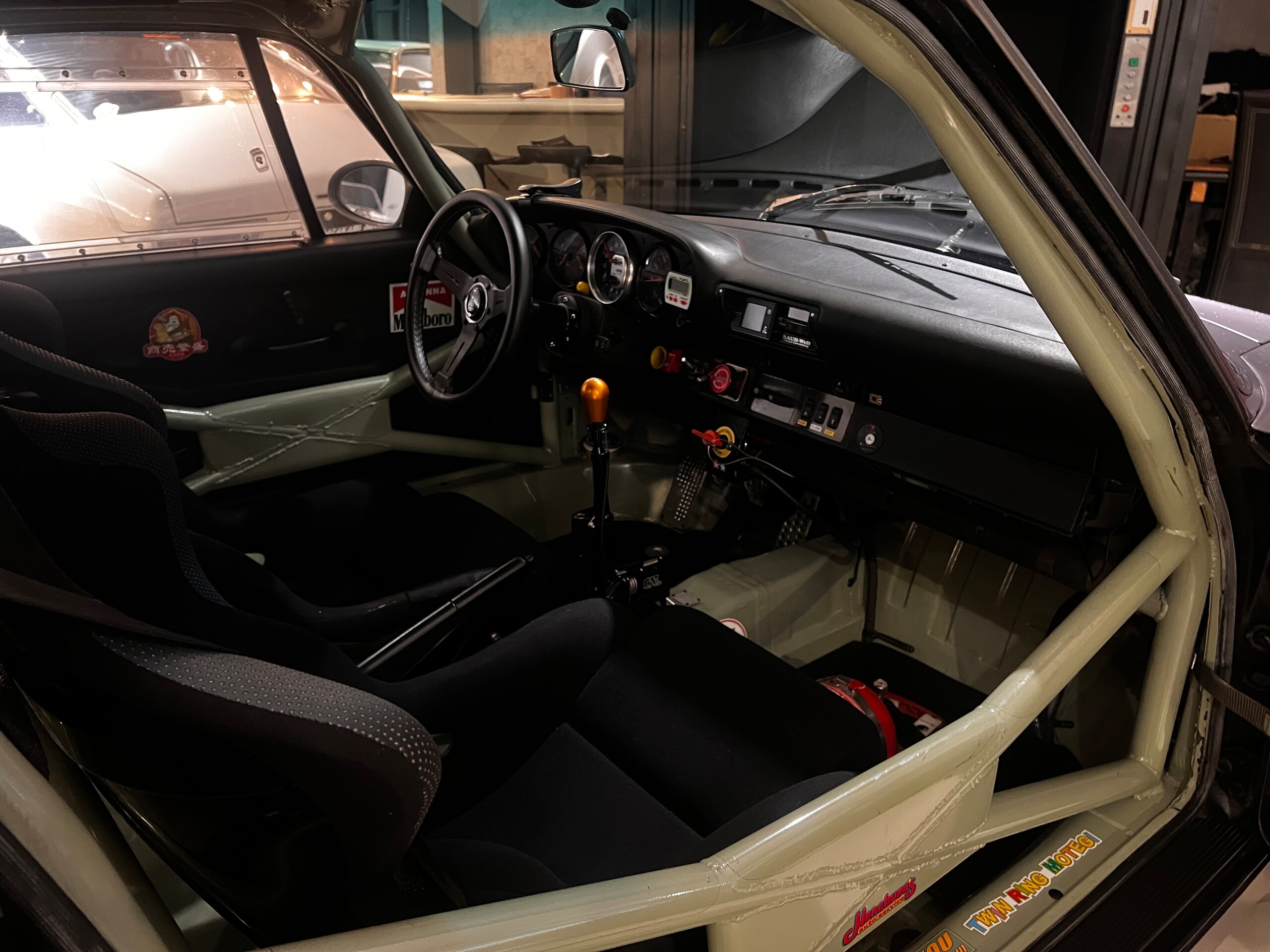 Porsche 911 Carrera 2 (photo: 12)