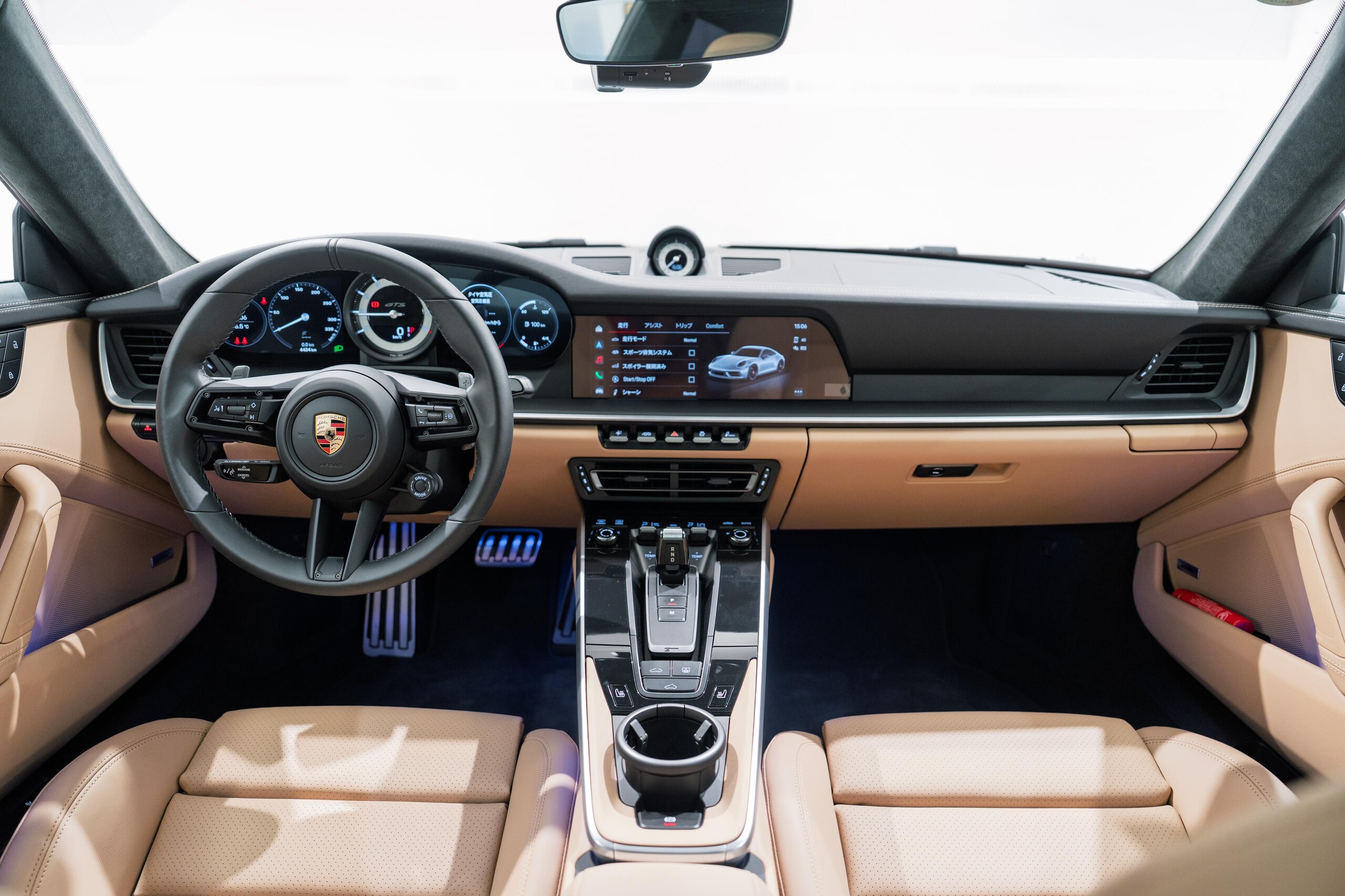 Porsche 911 Carrera 4 GTS (photo: 9)
