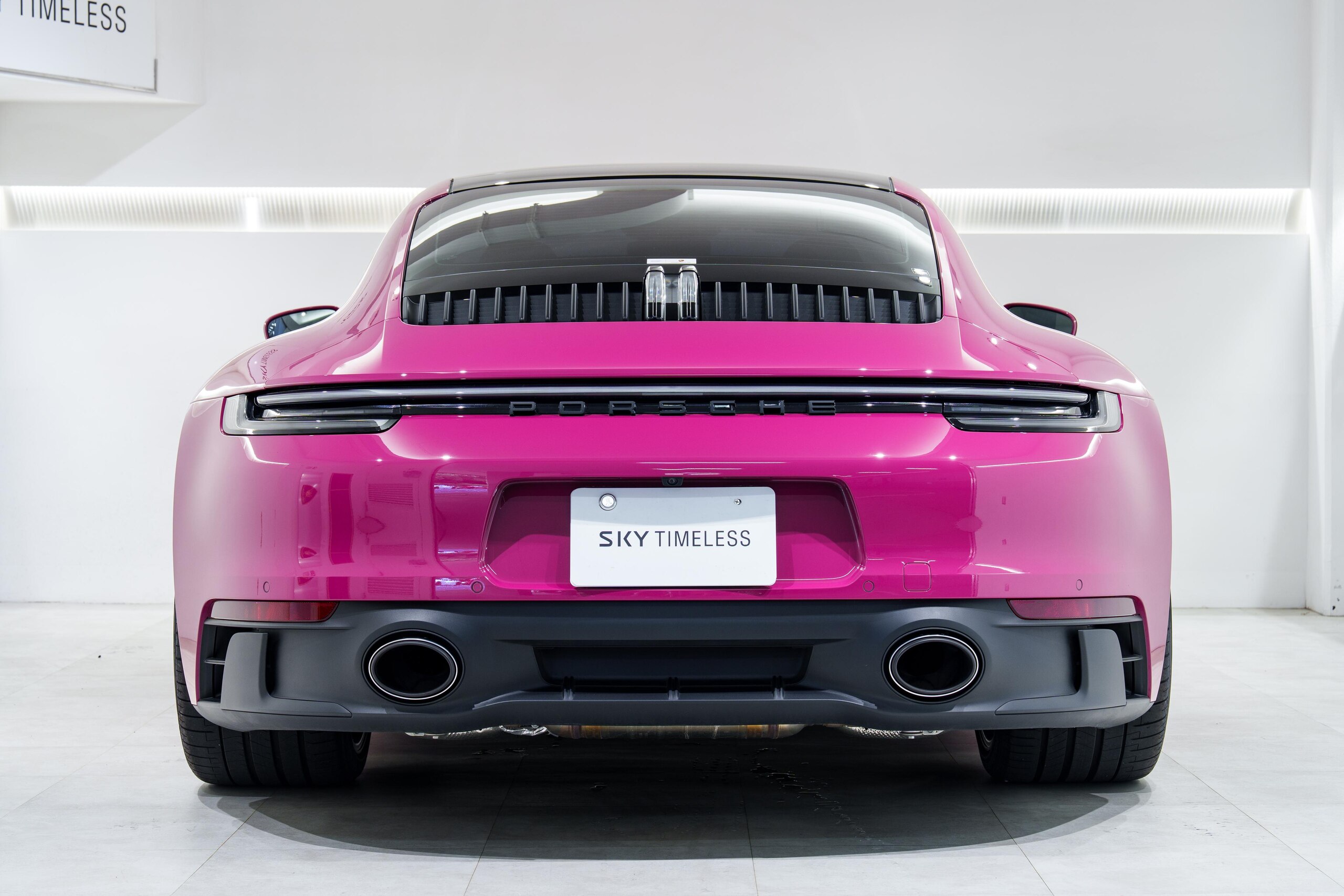 Porsche 911 Carrera 4 GTS (photo: 2)