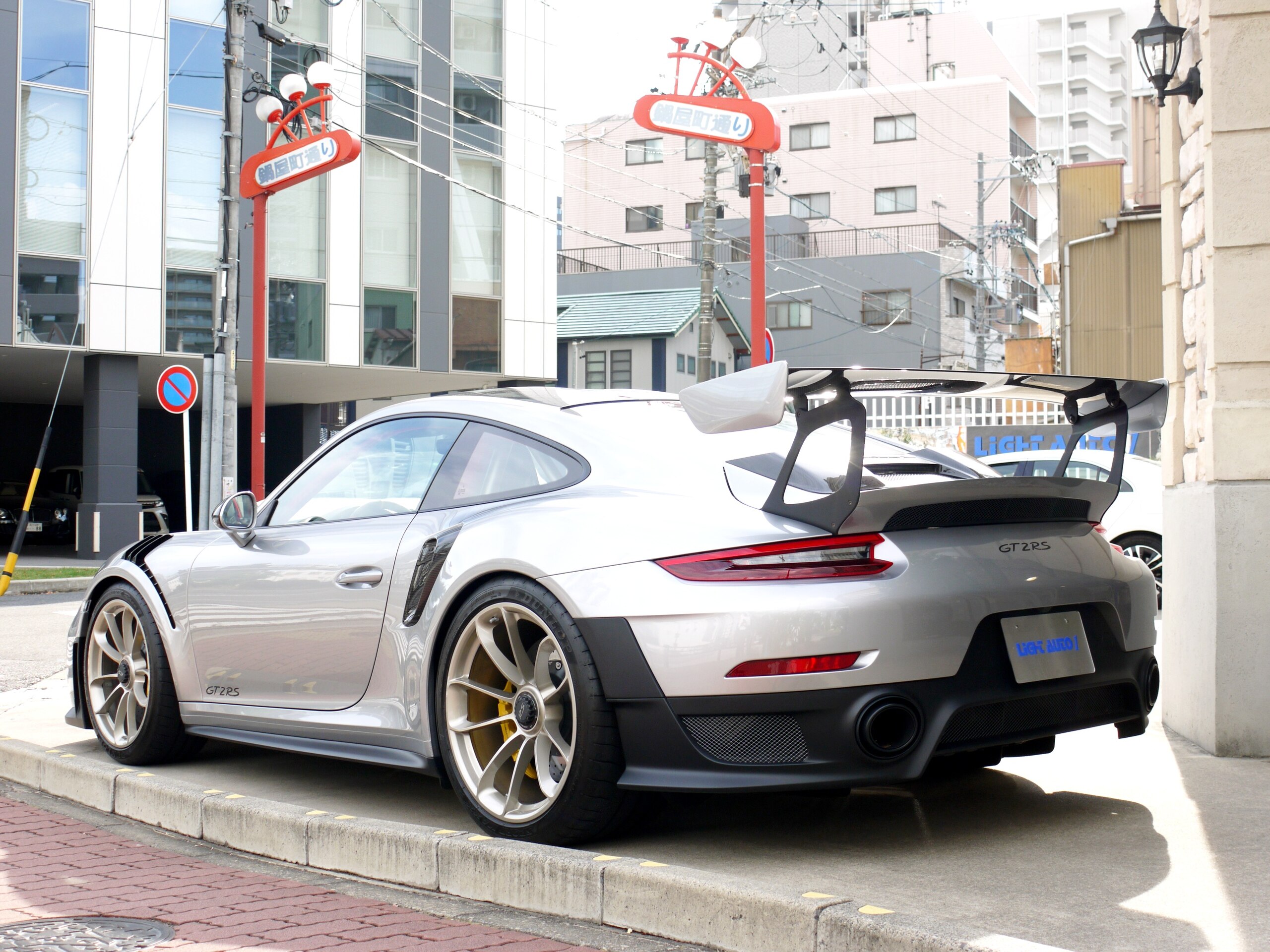 Porsche 911 GT2 RS (photo: 2)