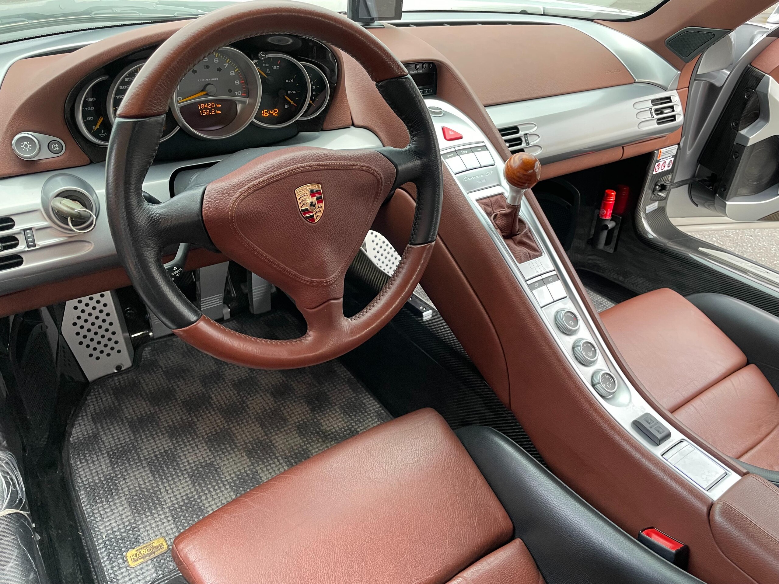 Porsche Carrera GT (photo: 5)