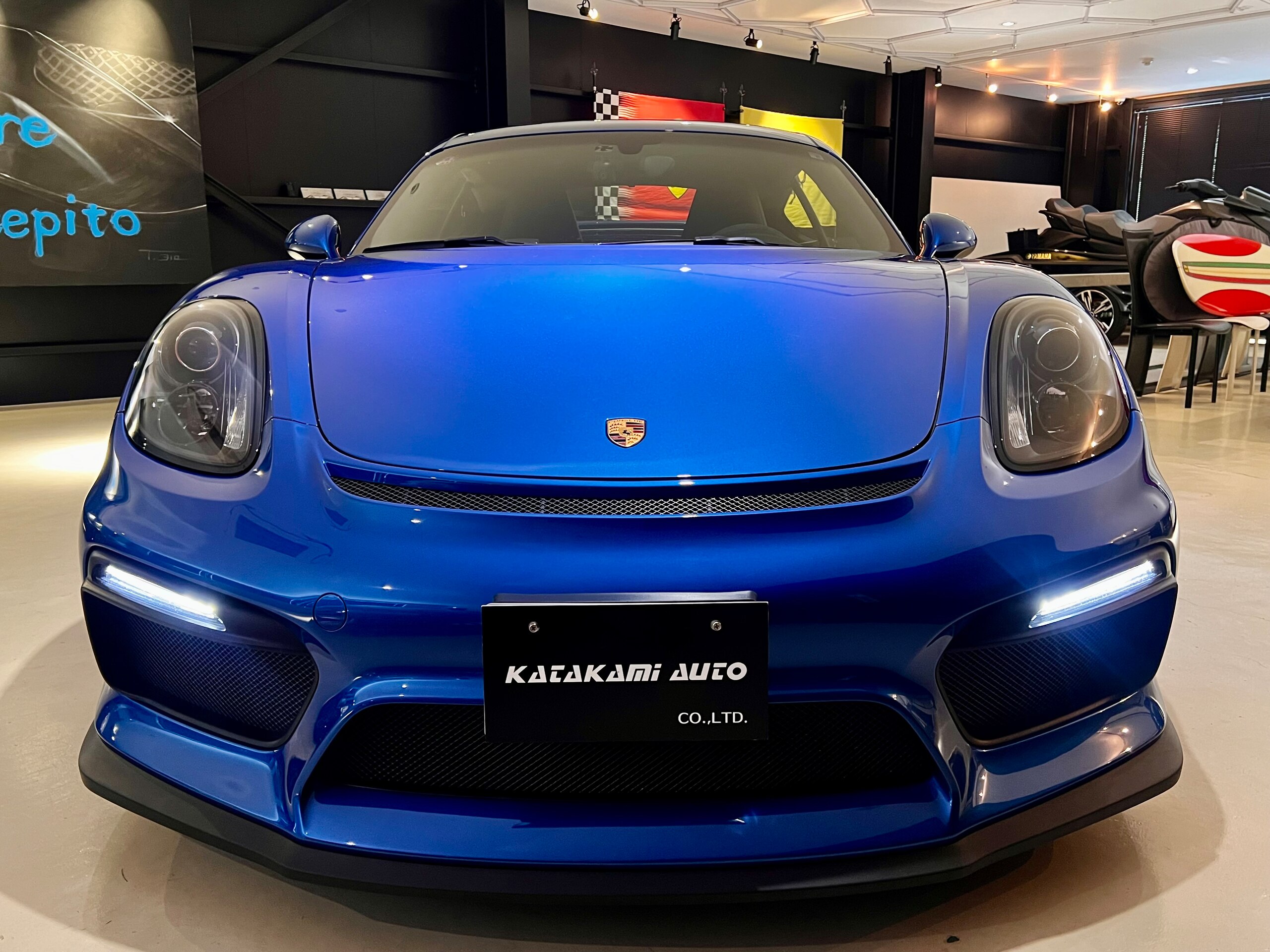 Porsche Cayman GT4 (photo: 1)