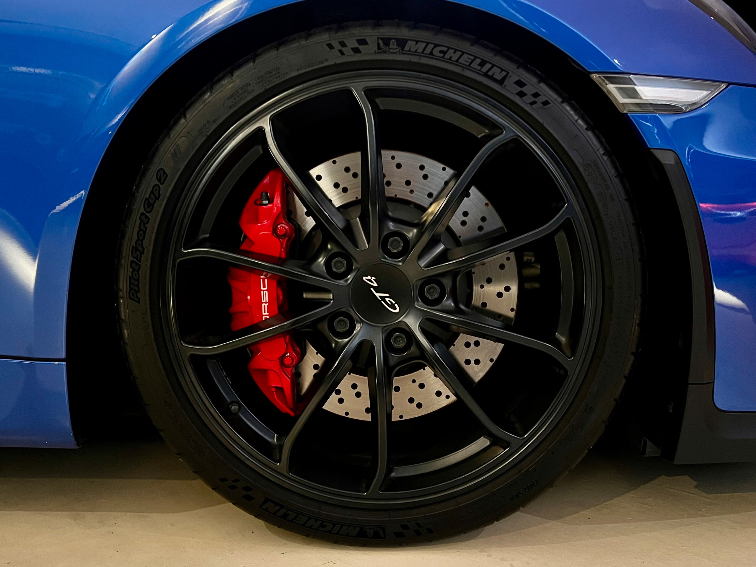 Porsche Cayman GT4 (photo: 21)