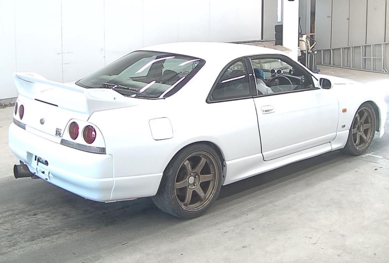 Nissan Skyline GT-R (photo: 3)