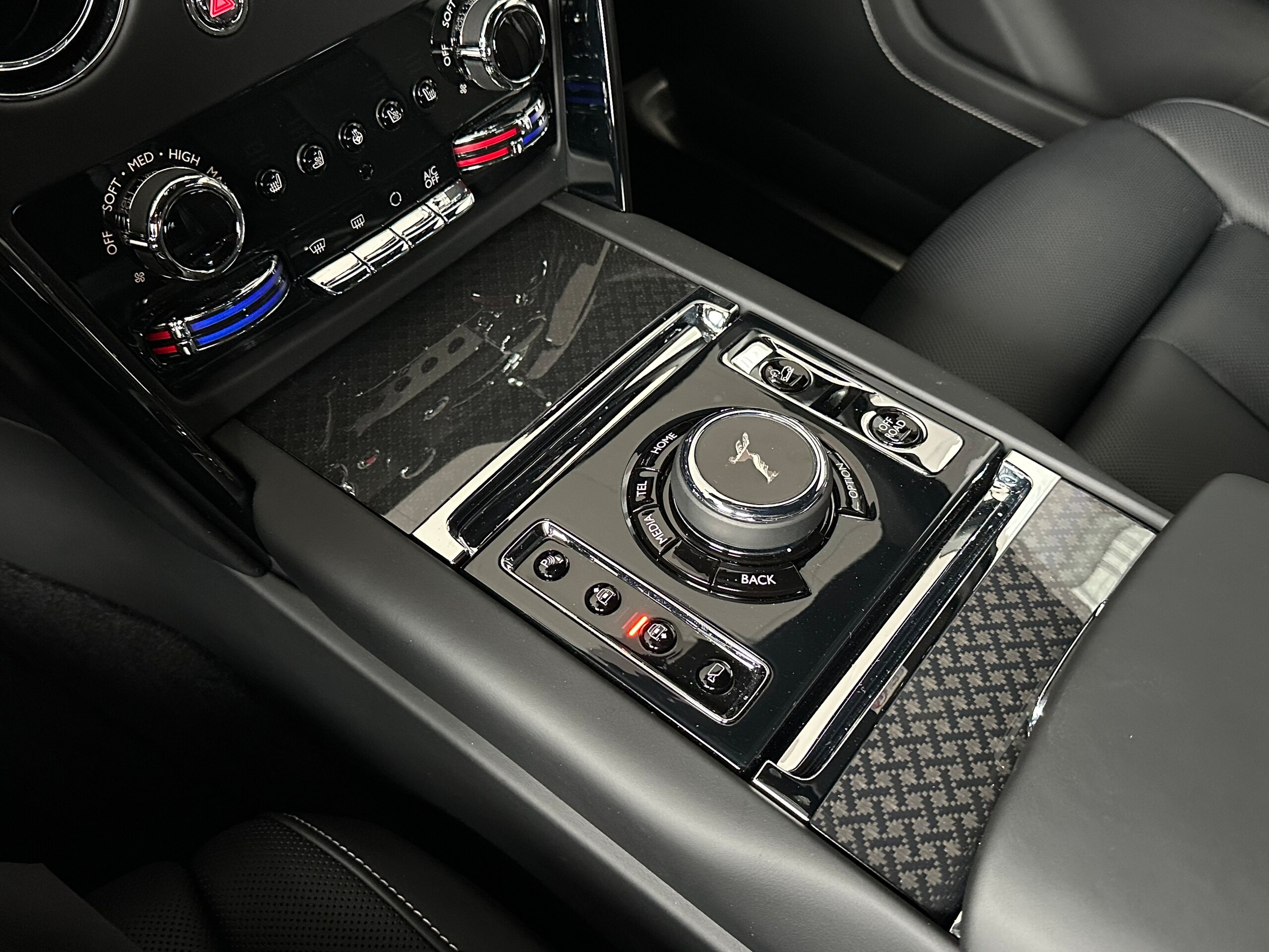 Rolls-Royce Cullinan (photo: 15)