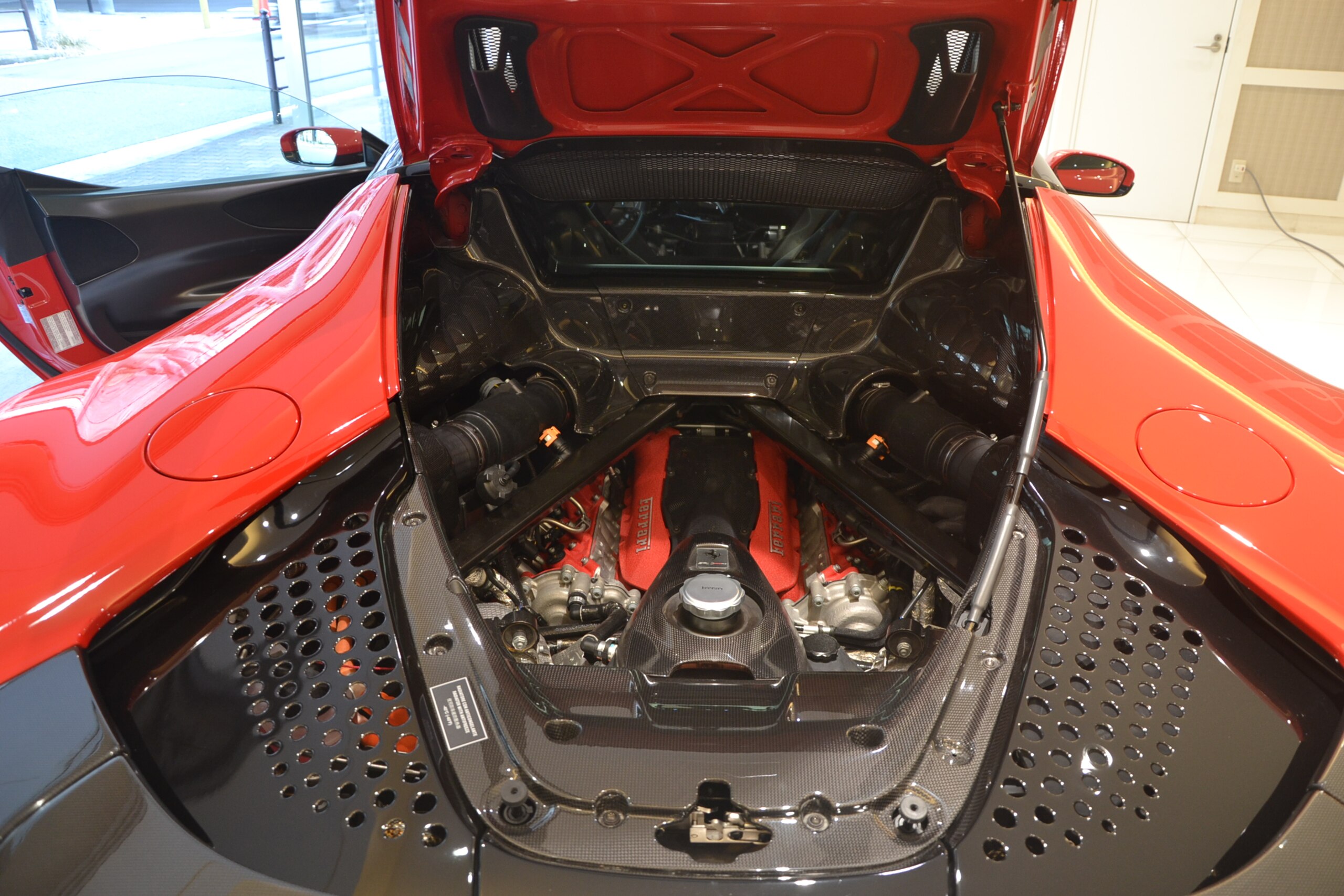 Ferrari SF90 Stradale (photo: 6)