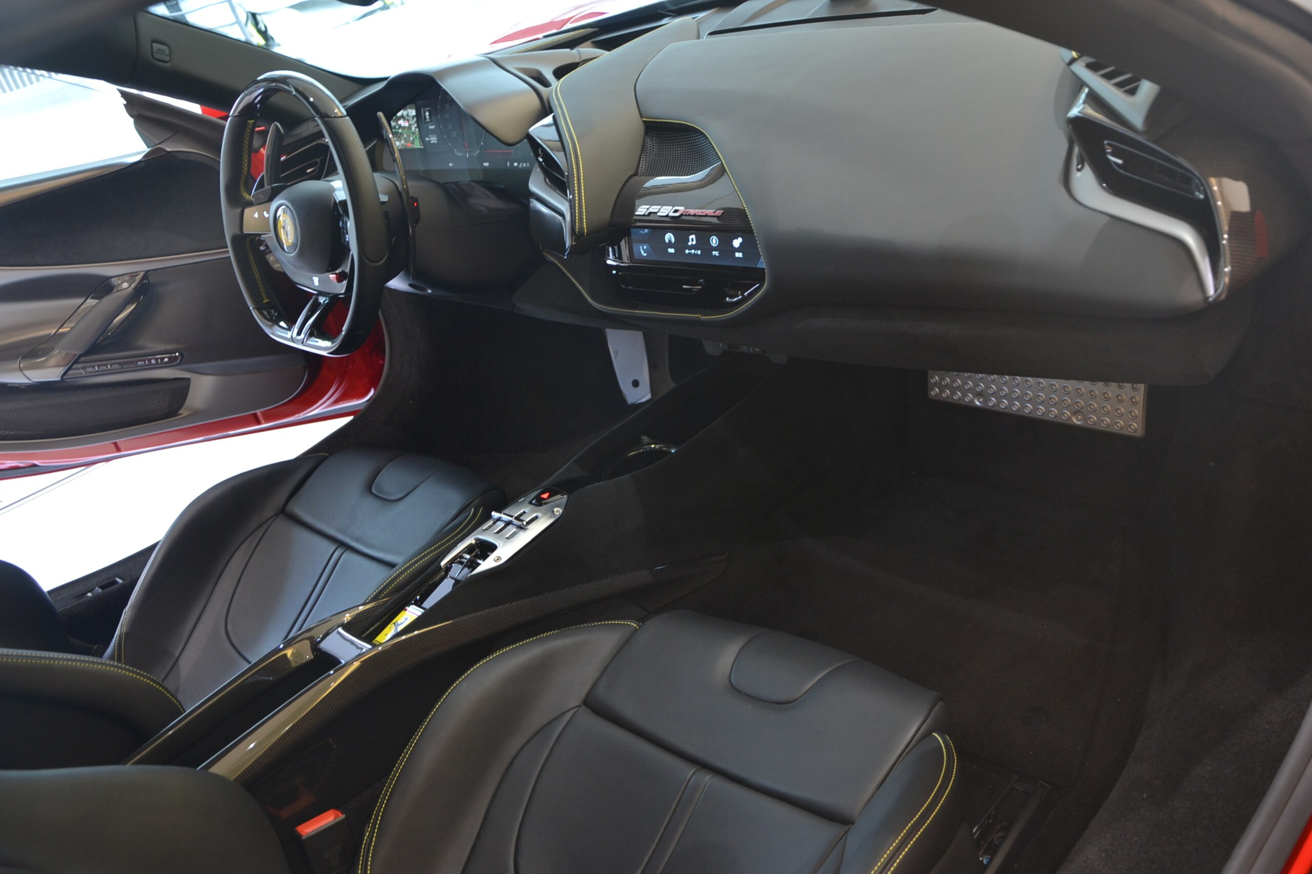 Ferrari SF90 Stradale (photo: 15)