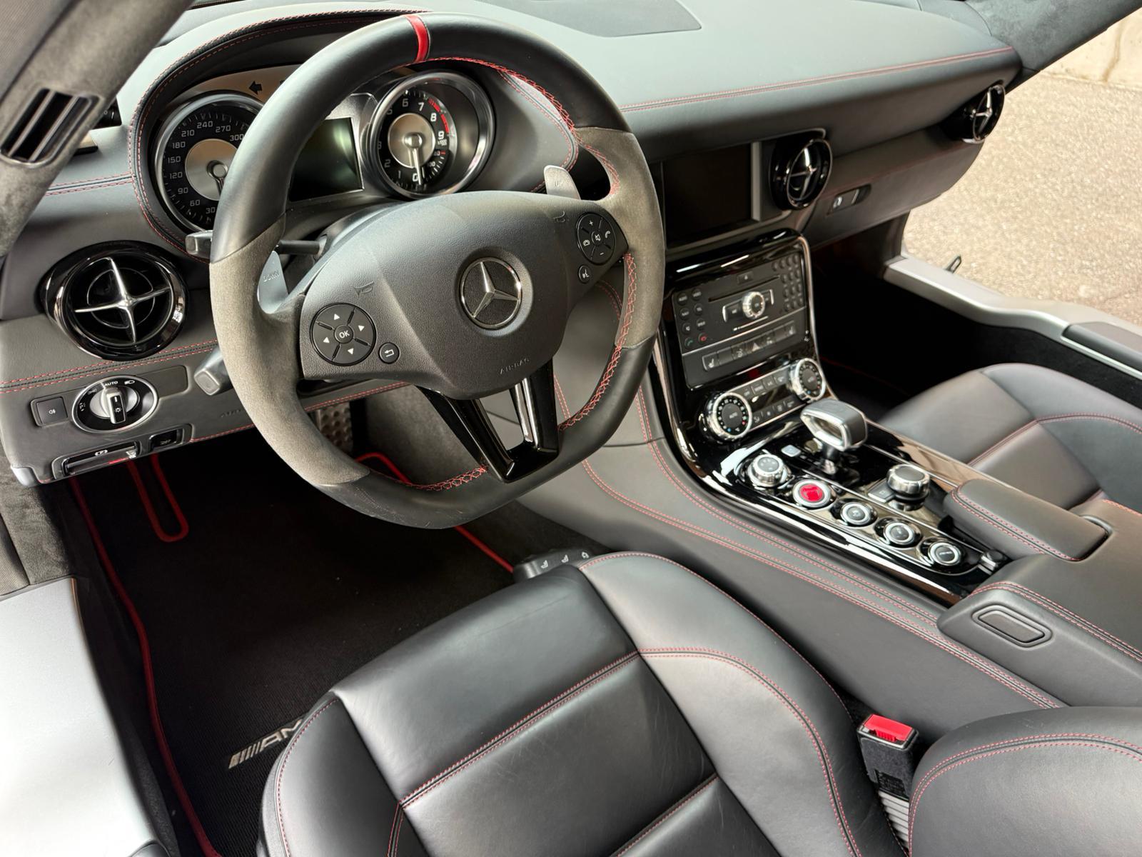 Mercedes Benz SLS AMG GT (photo: 10)